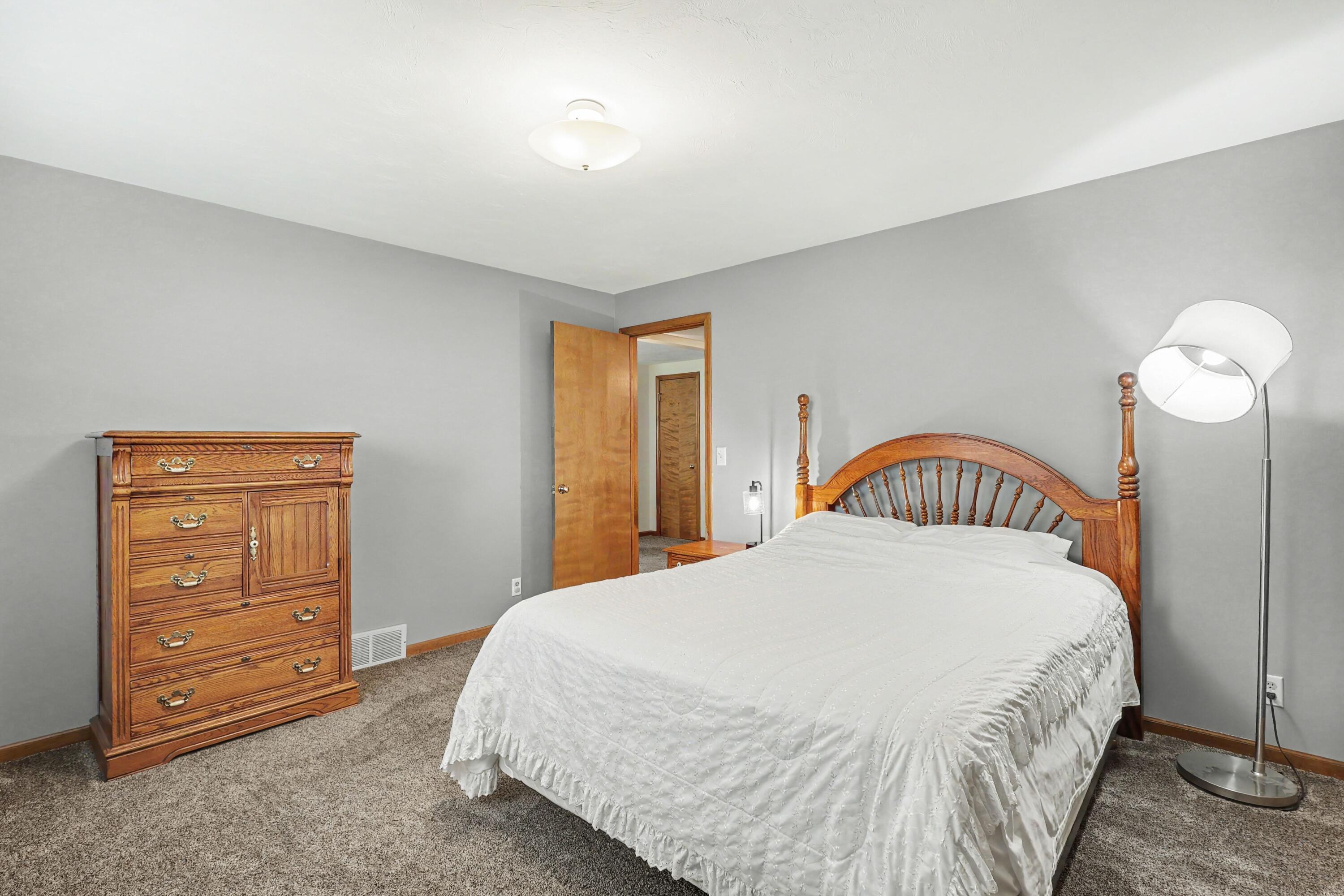 10068 Holiday Drive Zeeland MI 49464