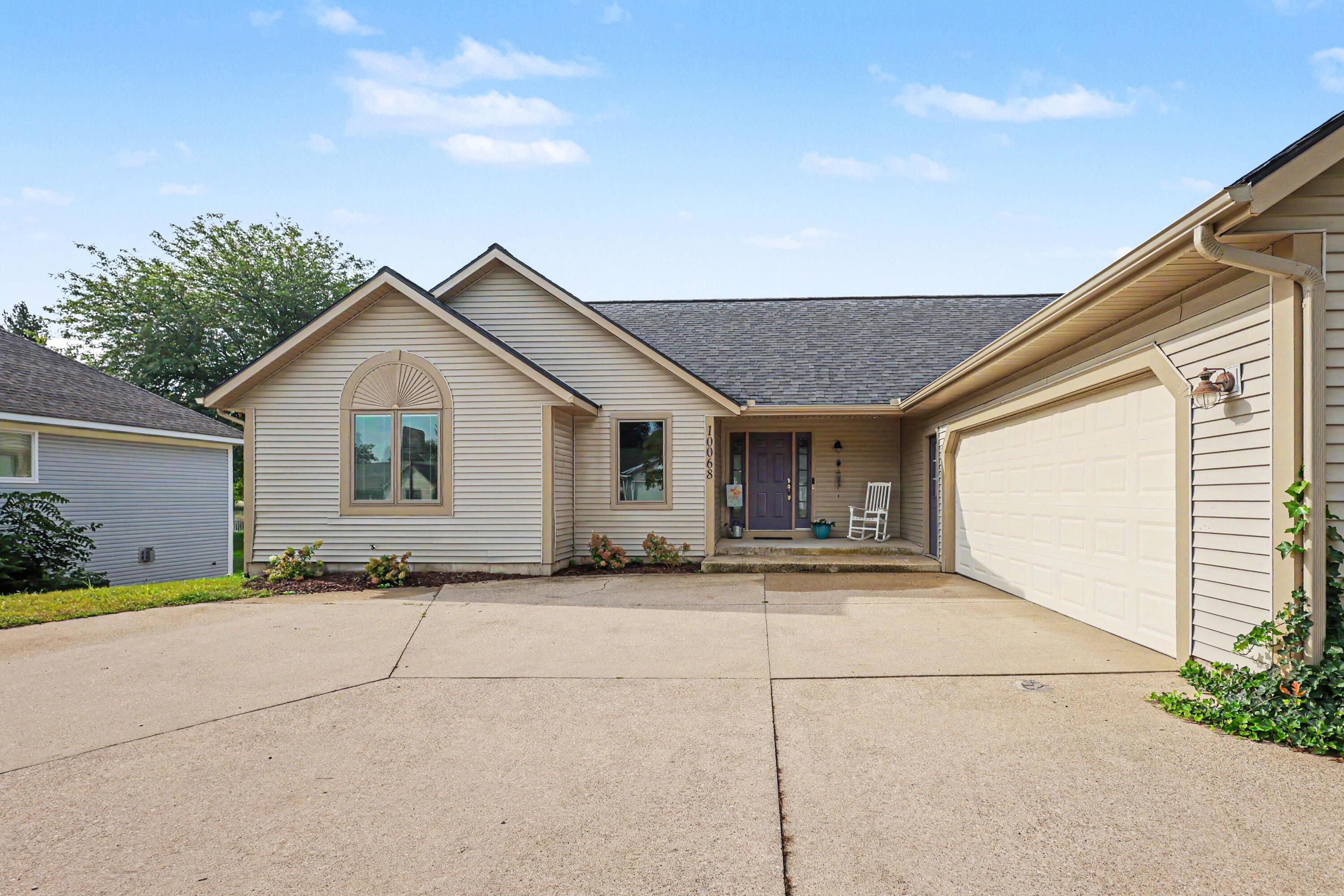 10068 Holiday Drive Zeeland MI 49464