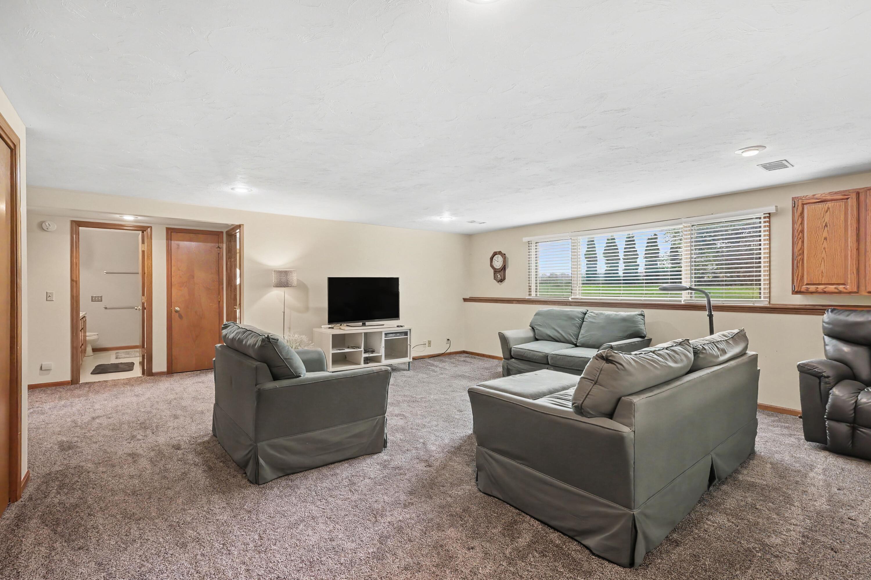 10068 Holiday Drive Zeeland MI 49464