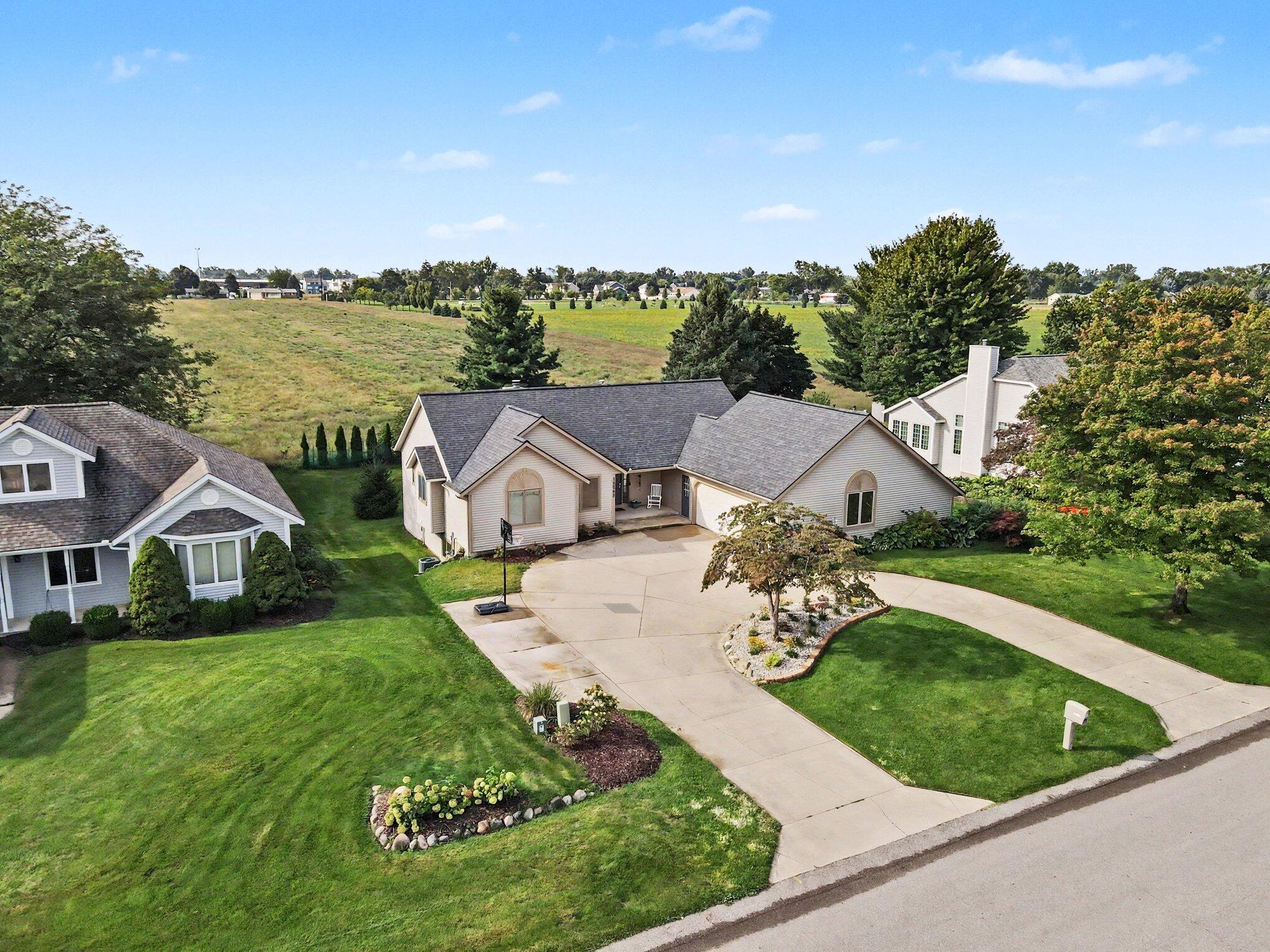 10068 Holiday Drive Zeeland MI 49464