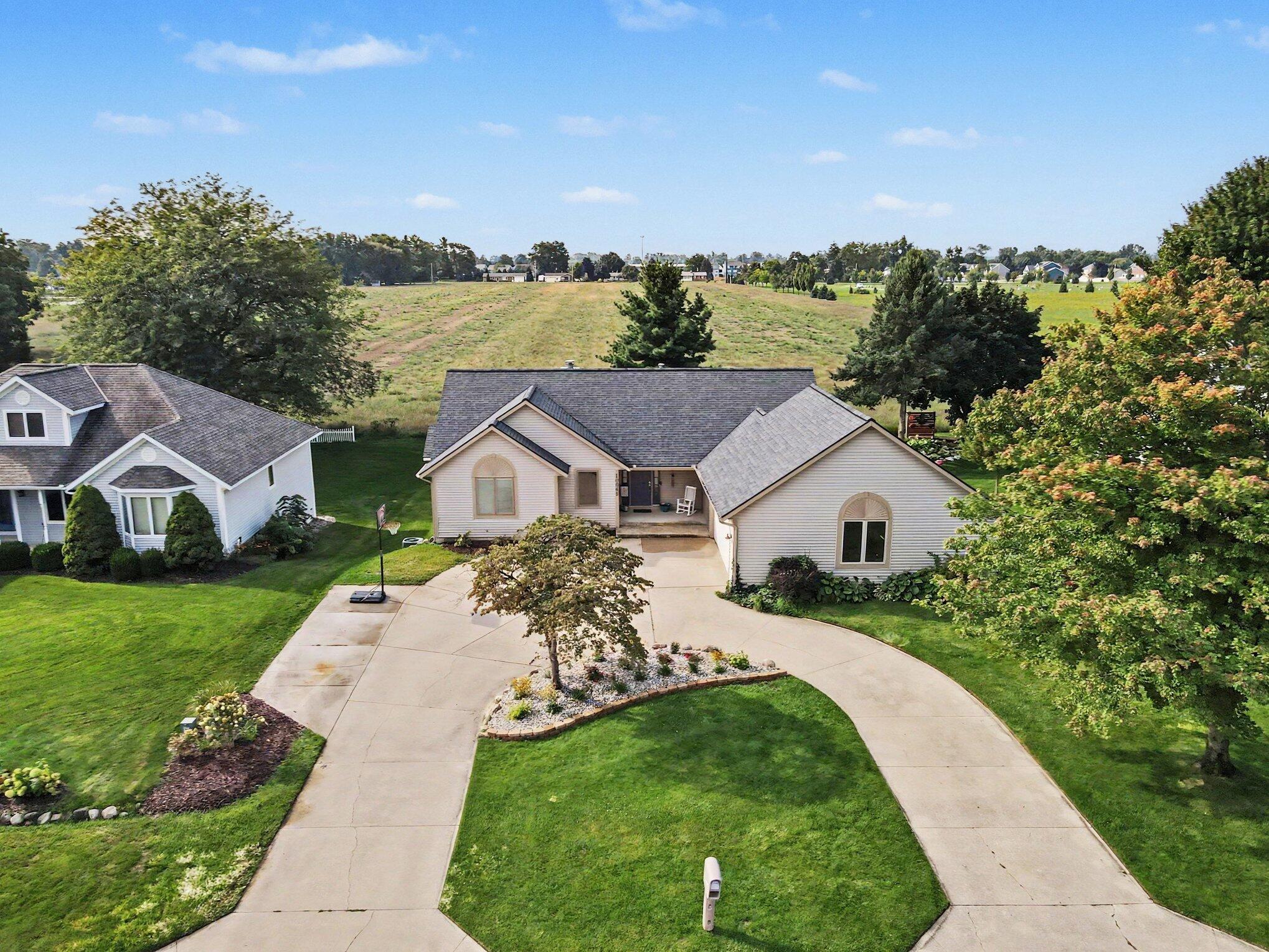10068 Holiday Drive Zeeland MI 49464