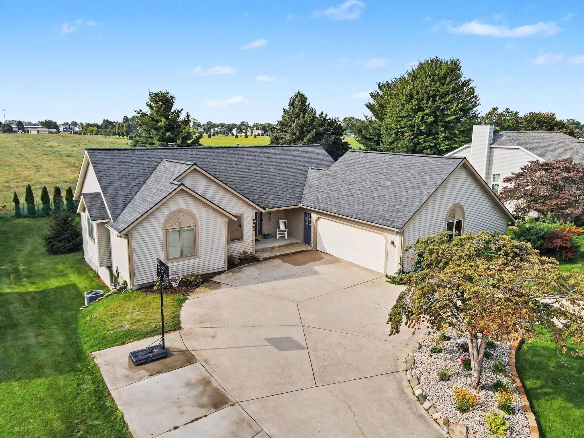 10068 Holiday Drive Zeeland MI 49464