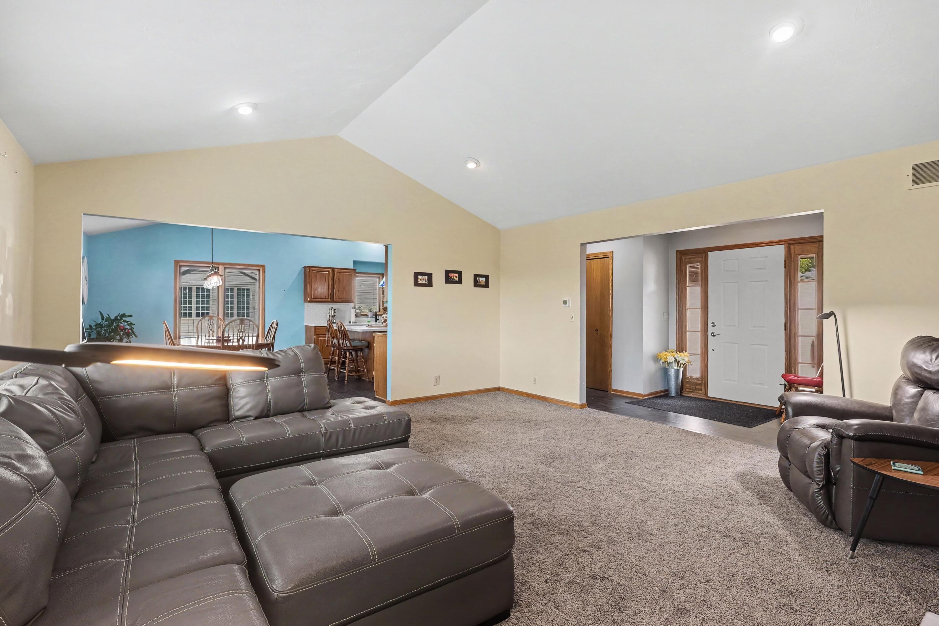 10068 Holiday Drive Zeeland MI 49464