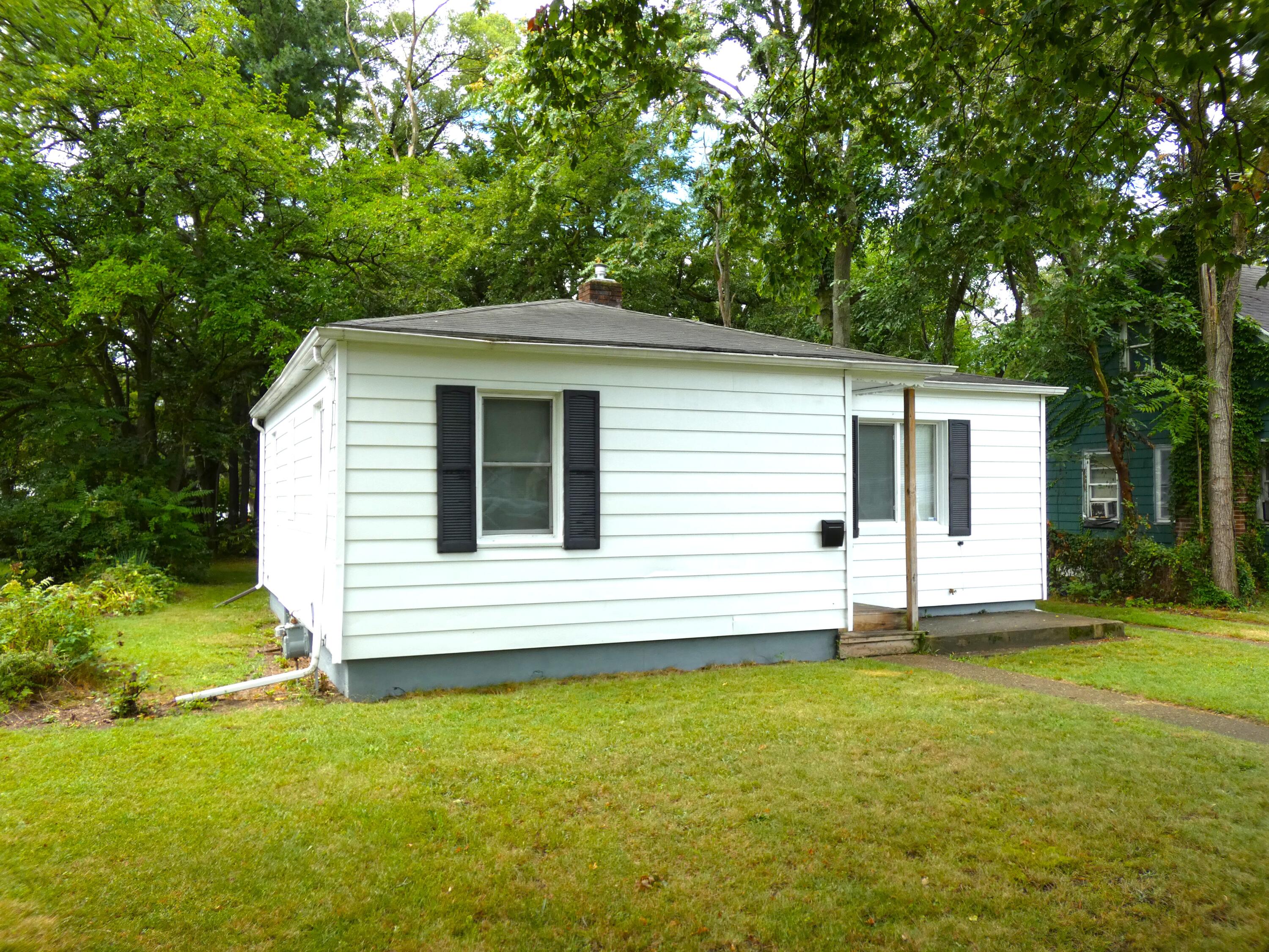 1330 Bishop Avenue Benton Harbor MI 49022