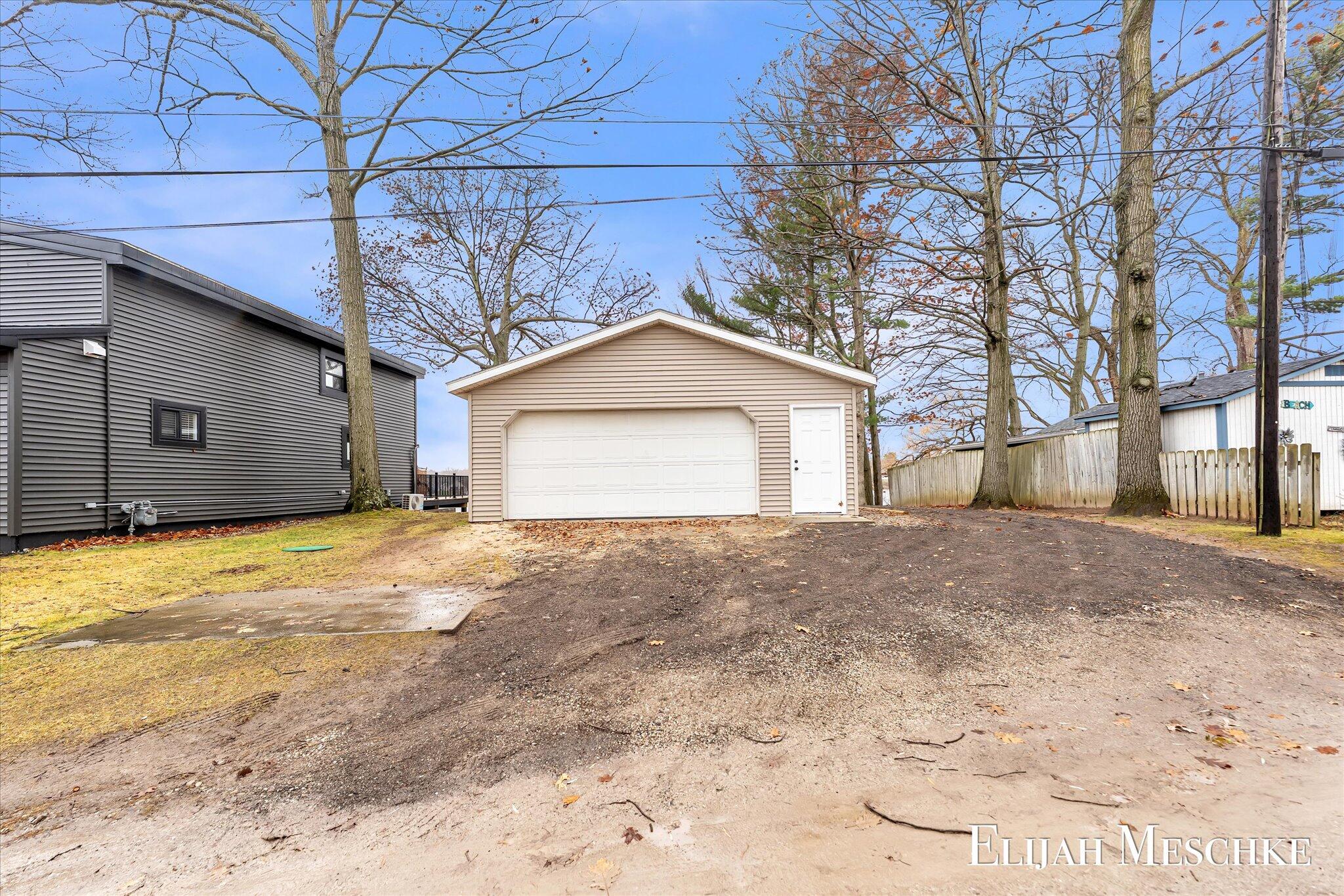10463 Poplar Drive NE Rockford MI 49341