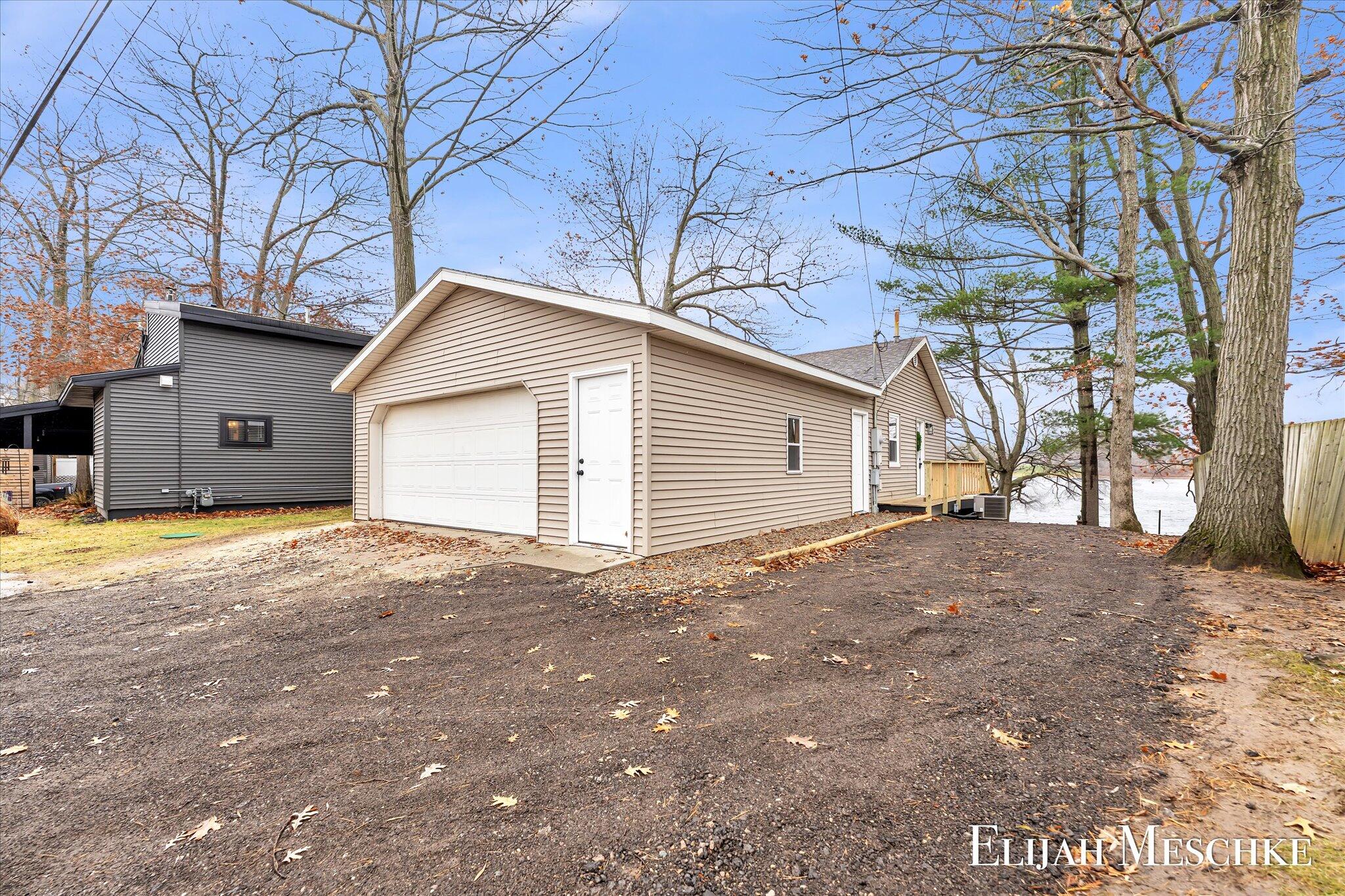 10463 Poplar Drive NE Rockford MI 49341