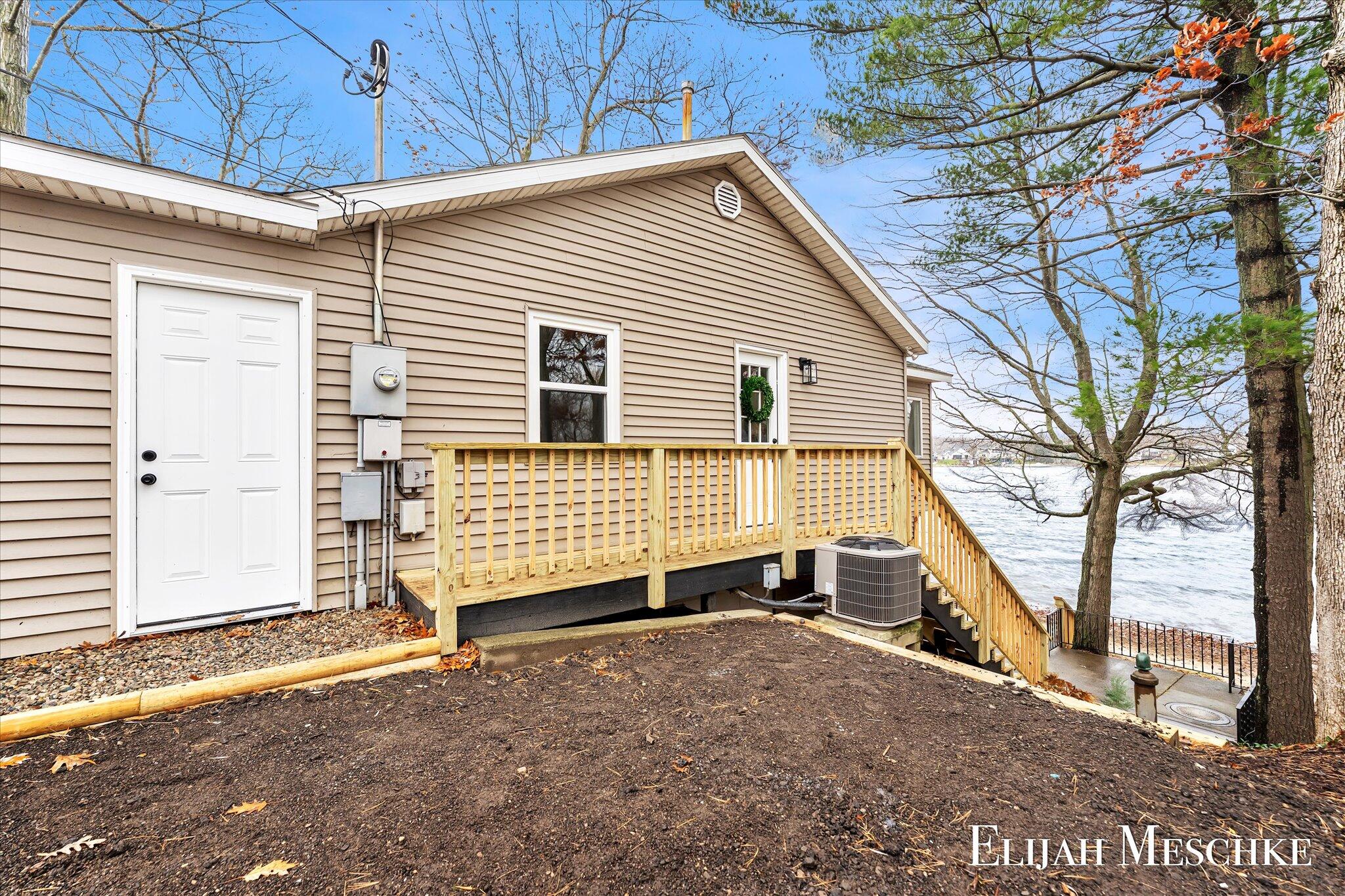 10463 Poplar Drive NE Rockford MI 49341