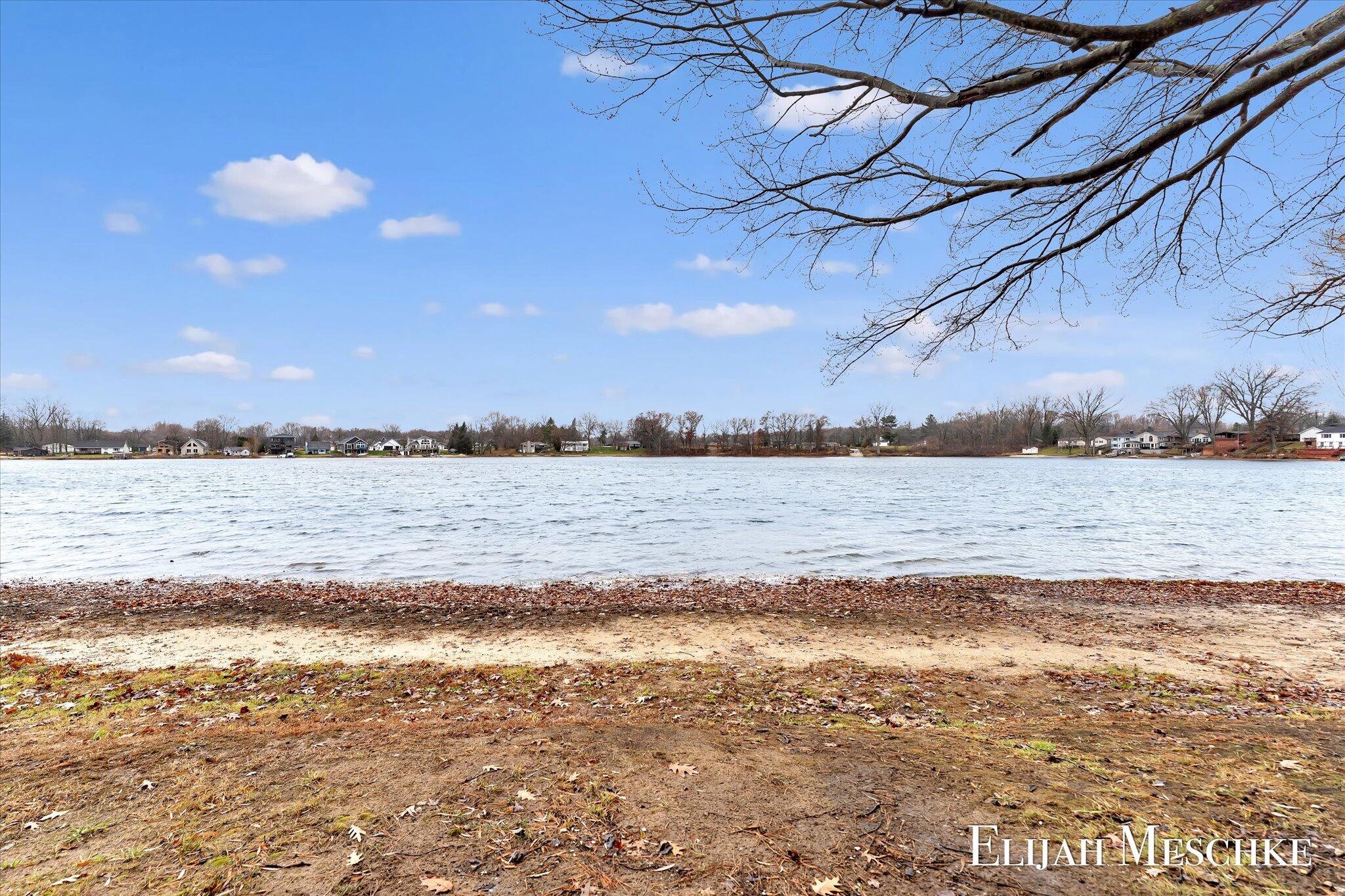 10463 Poplar Drive NE Rockford MI 49341