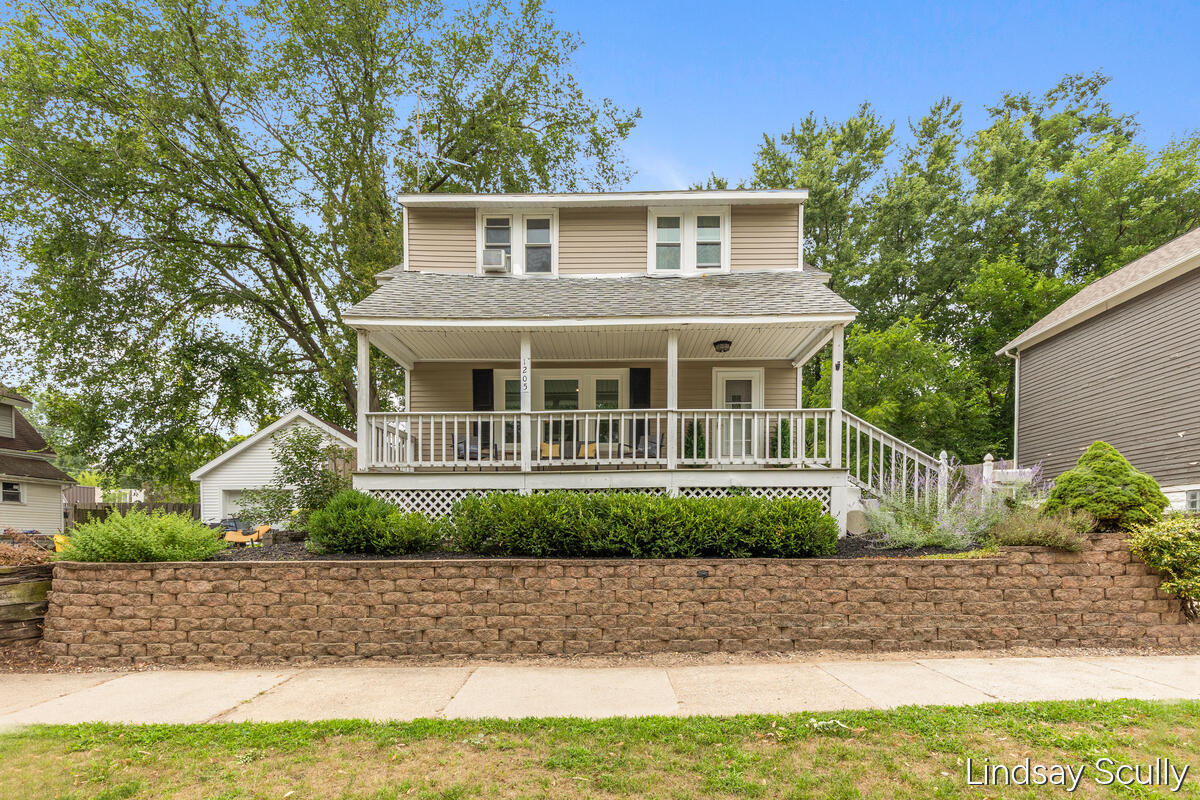 1205 Valley Avenue NW Grand Rapids MI 49504