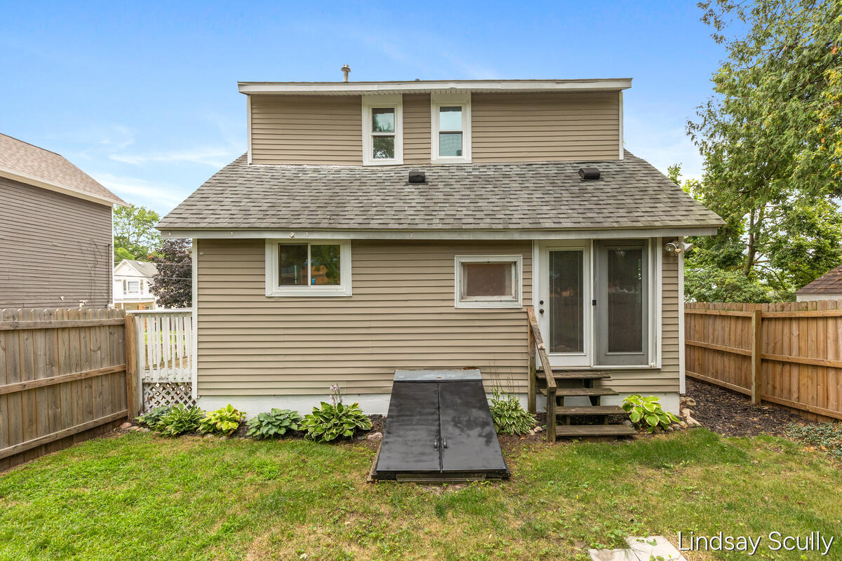 1205 Valley Avenue NW Grand Rapids MI 49504