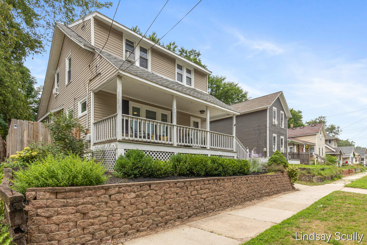 1205 Valley Avenue NW Grand Rapids MI 49504