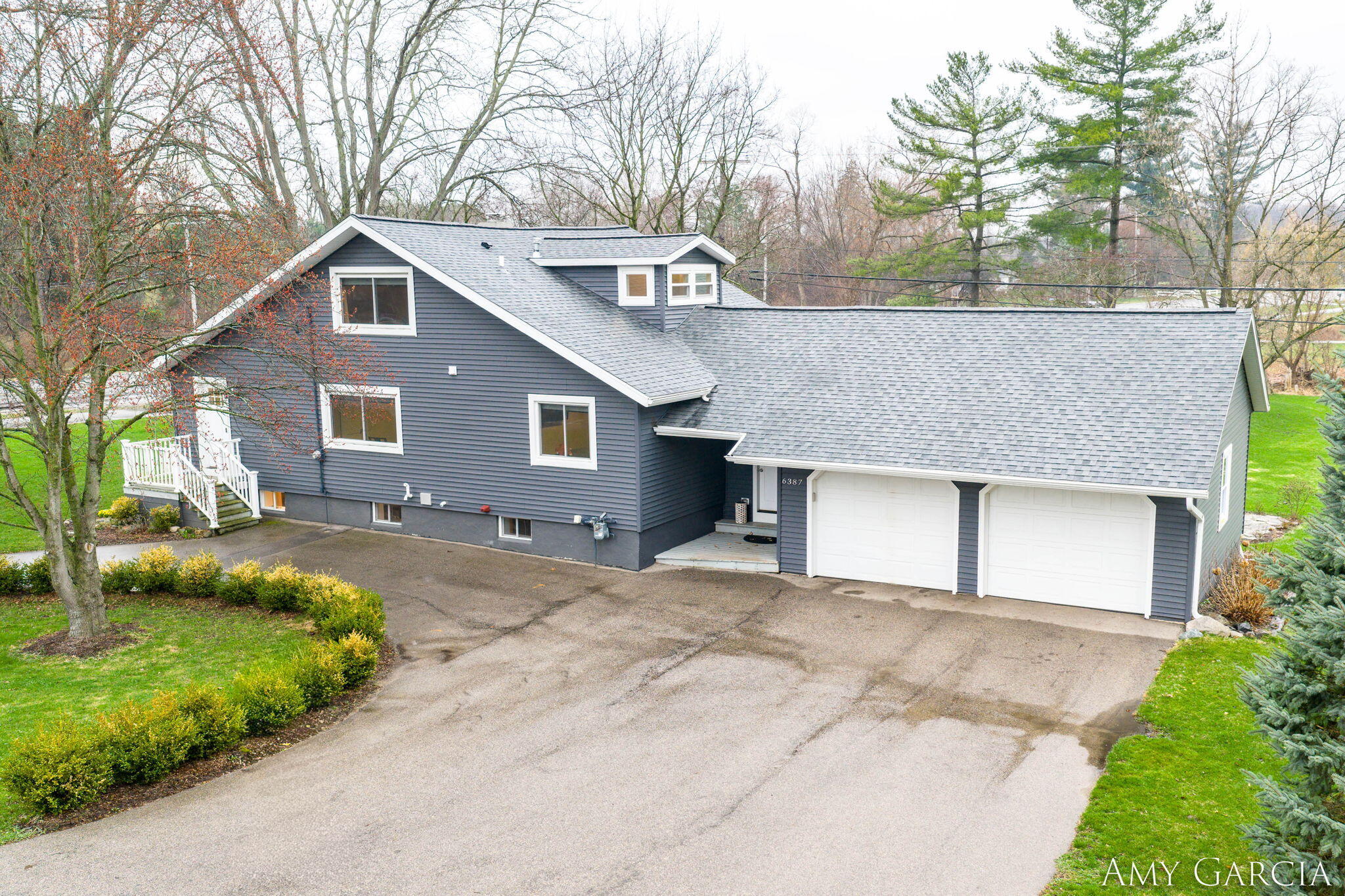 6387 Cascade Road SE Grand Rapids MI 49546