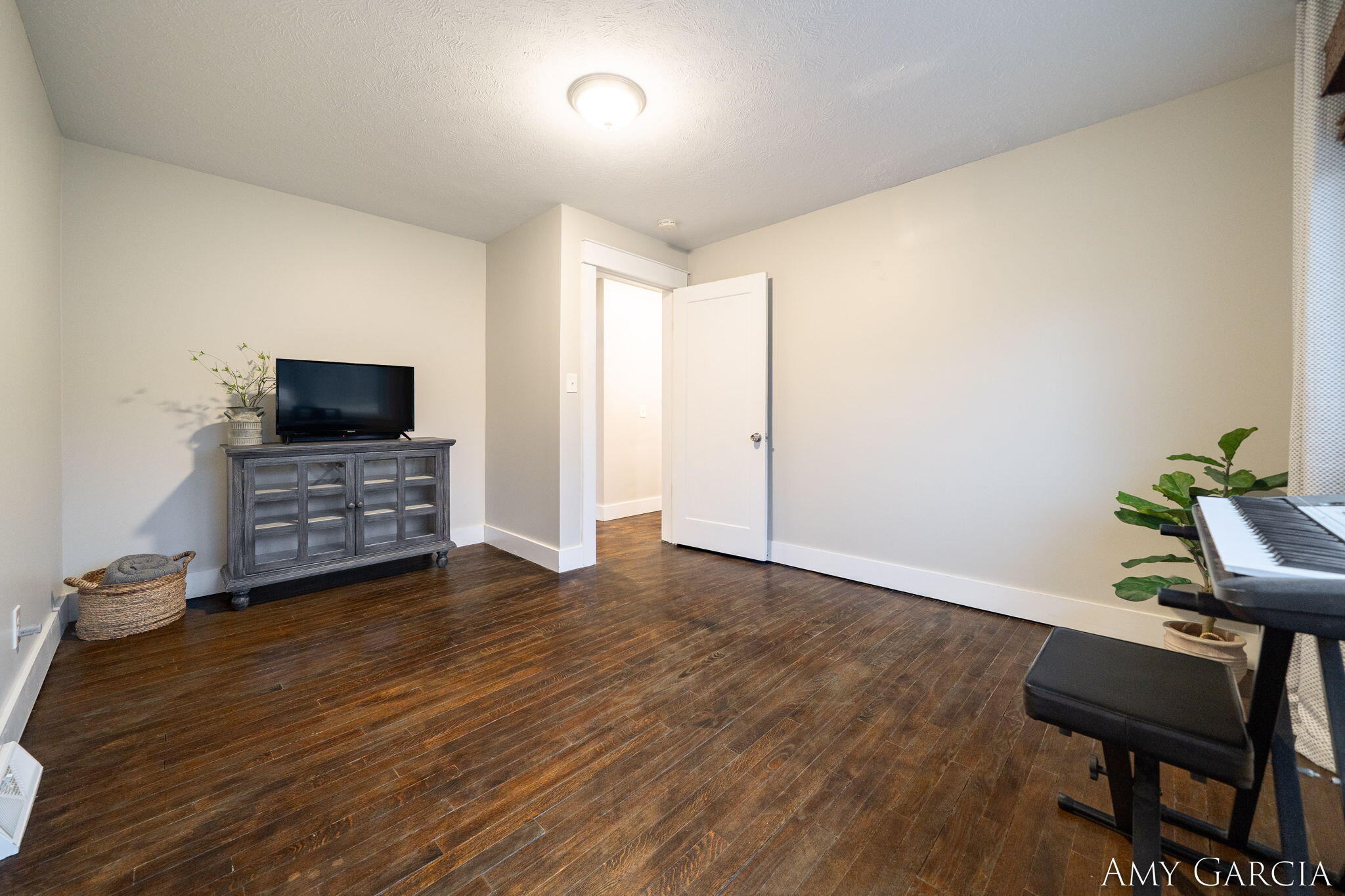 6387 Cascade Road SE Grand Rapids MI 49546