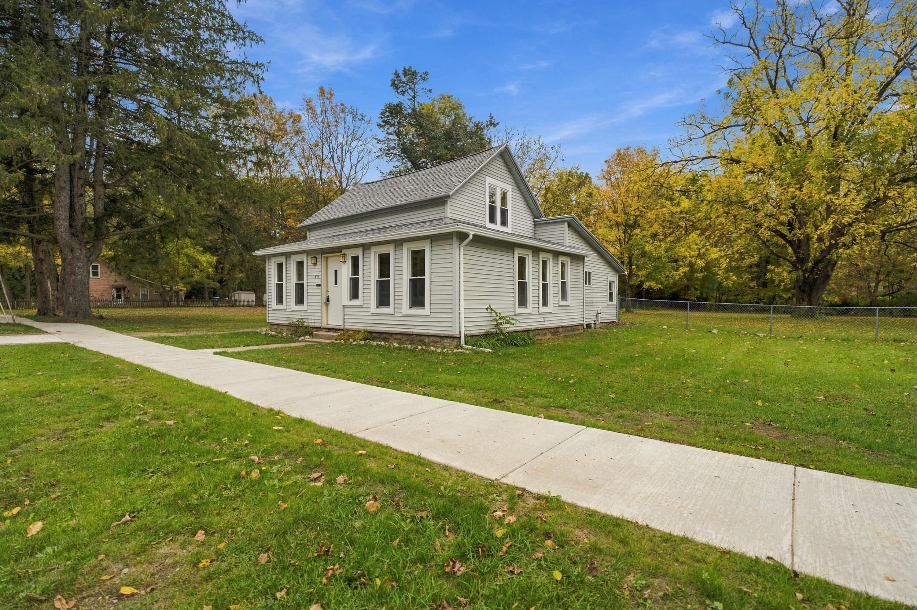 558 Academy Street Allegan MI 49010