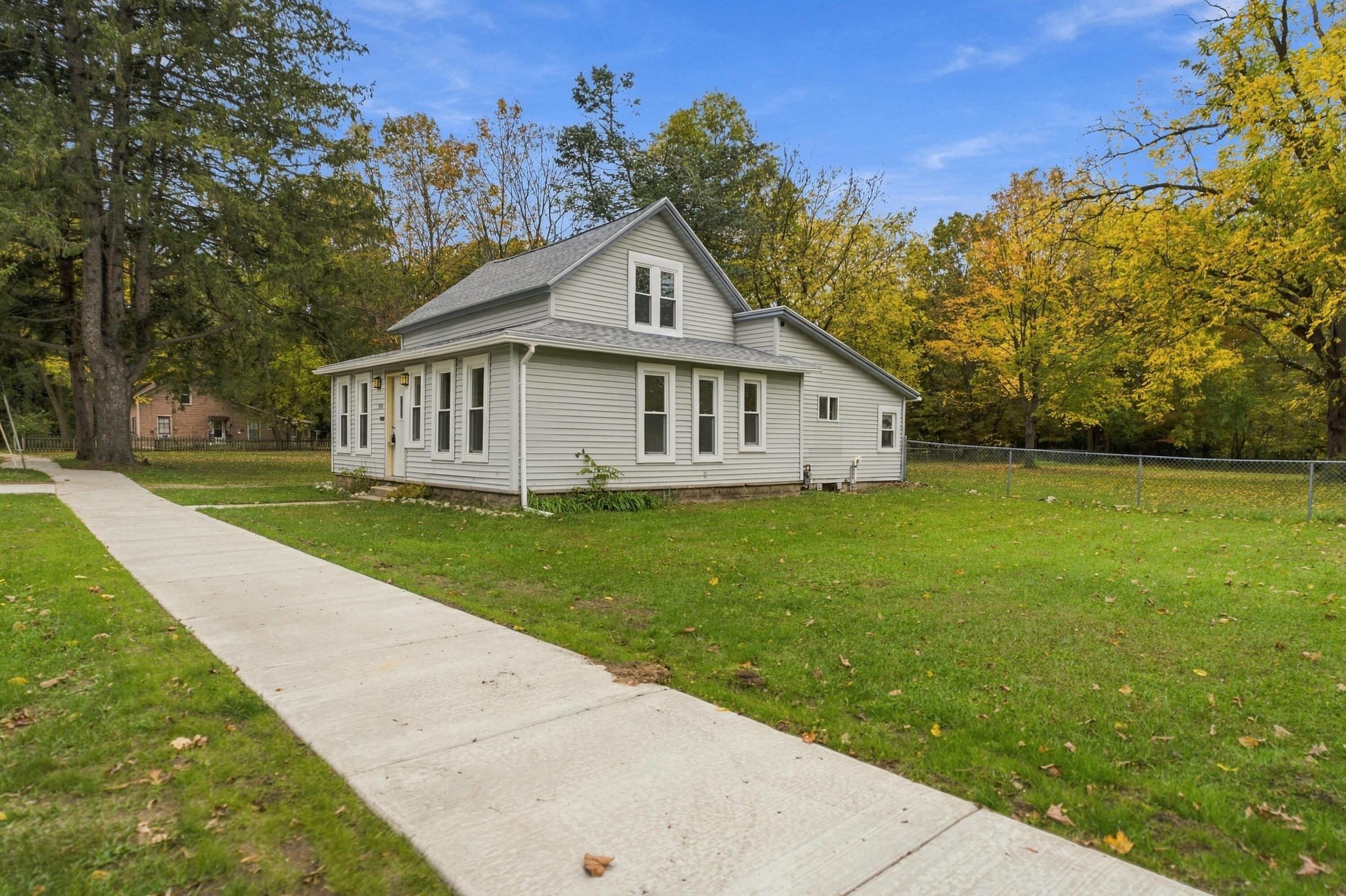 558 Academy Street Allegan MI 49010