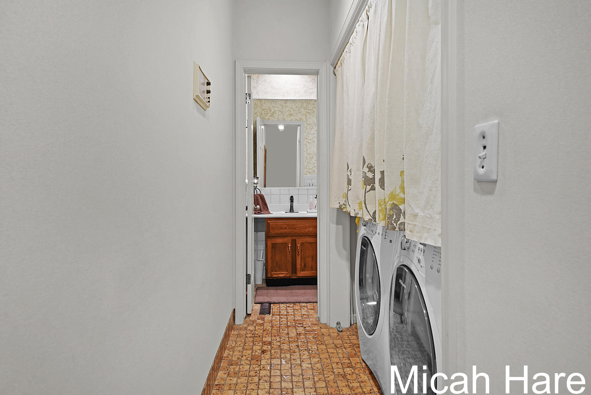 4215 Weymouth Drive SE Grand Rapids MI 49508