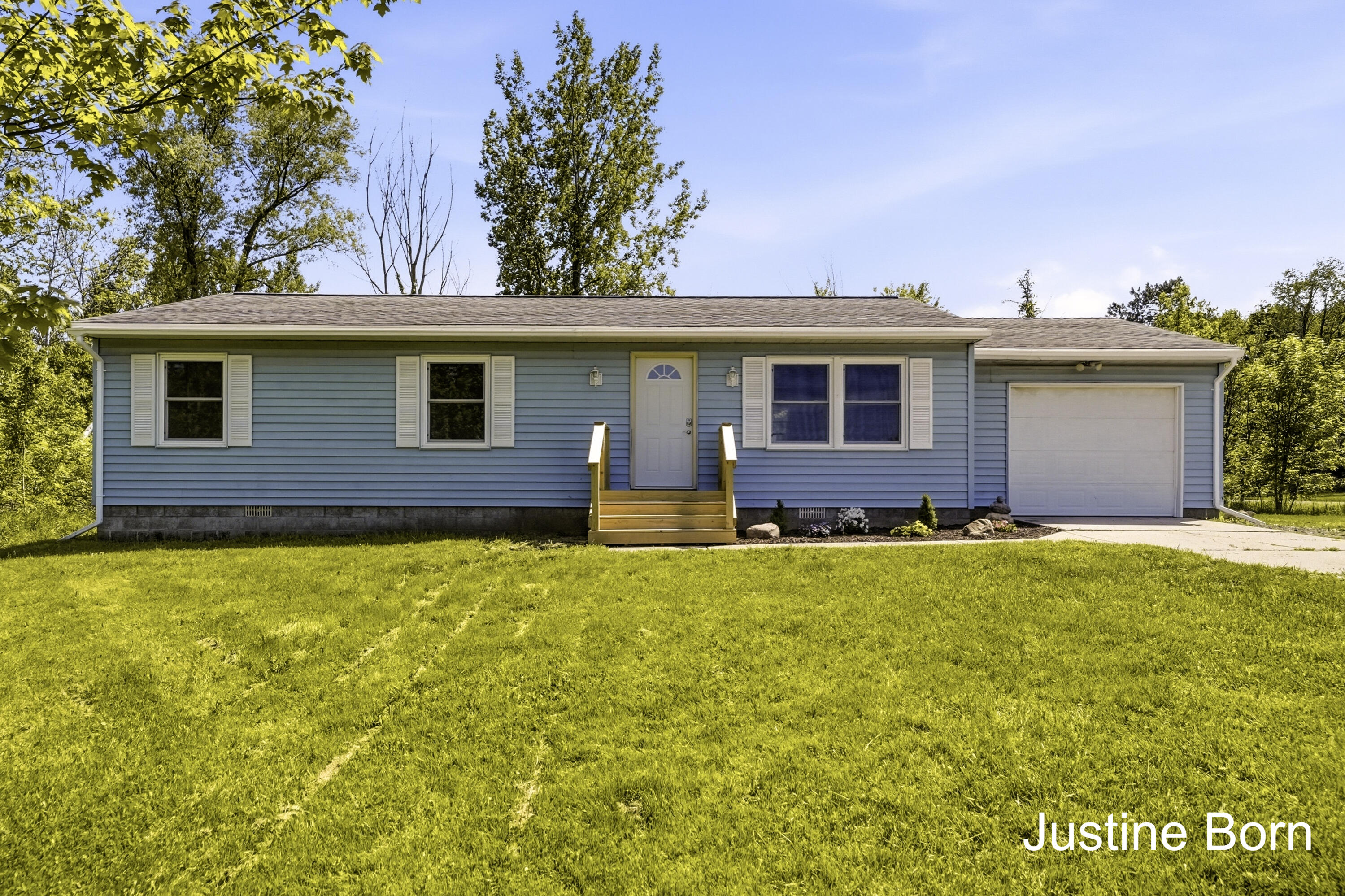 8620 11 Mile Road NE Rockford MI 49341