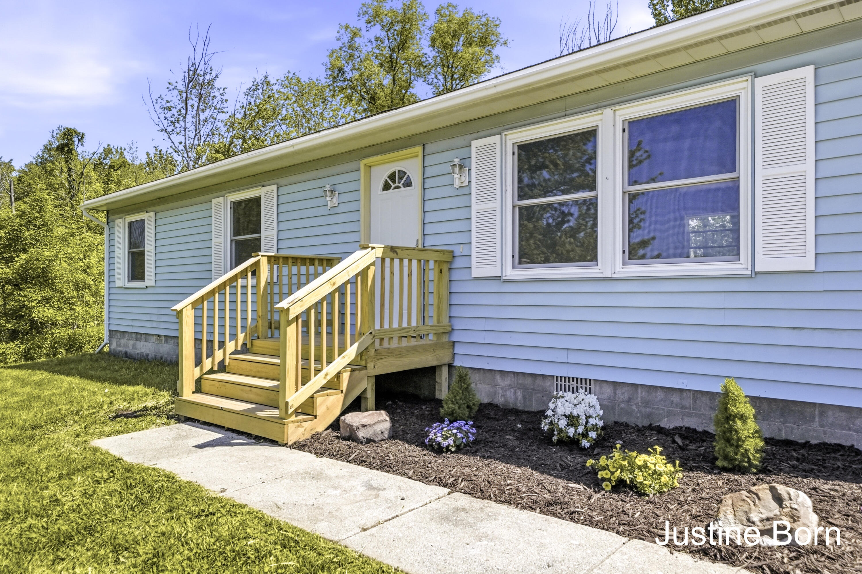8620 11 Mile Road NE Rockford MI 49341