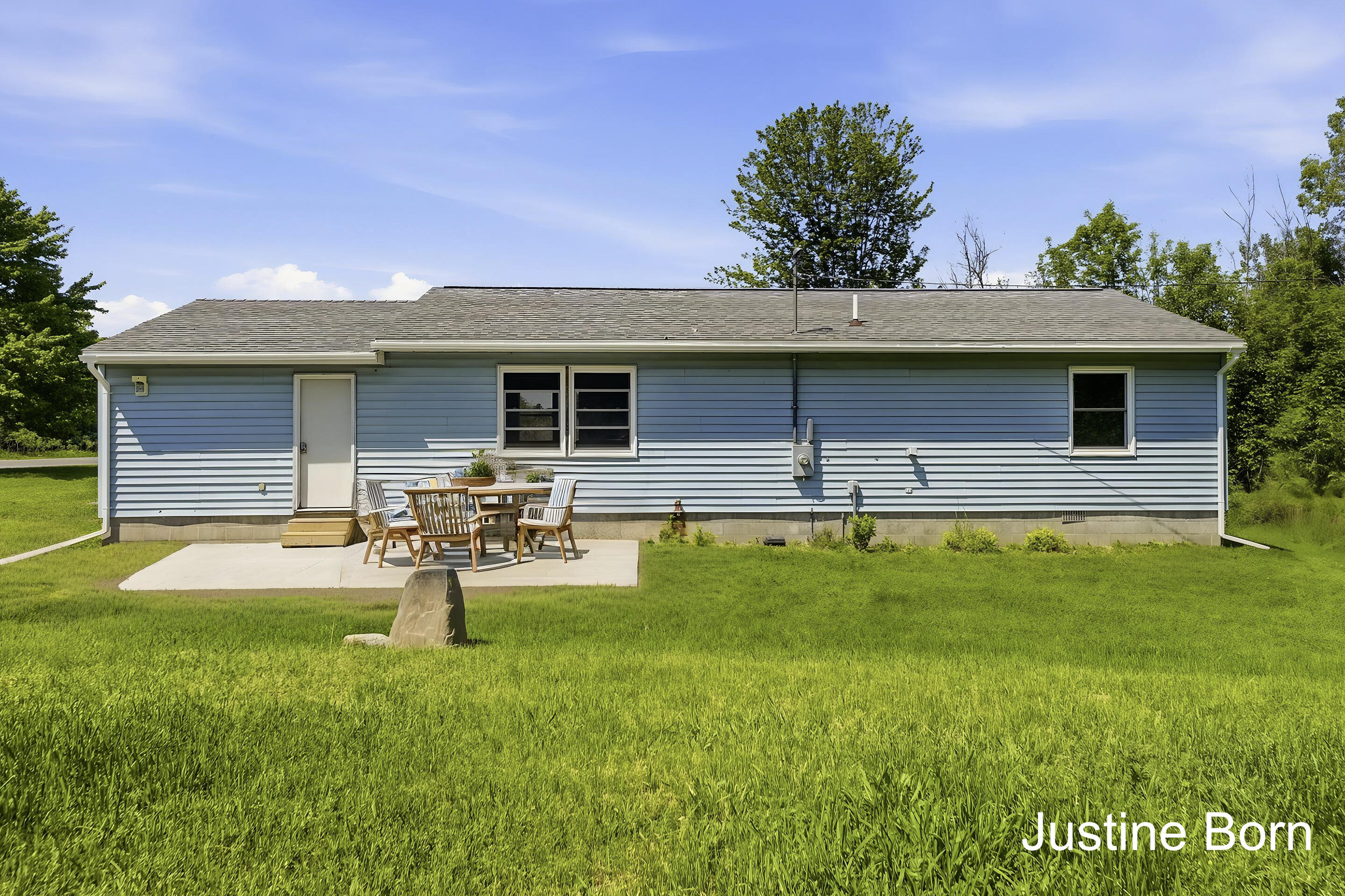 8620 11 Mile Road NE Rockford MI 49341