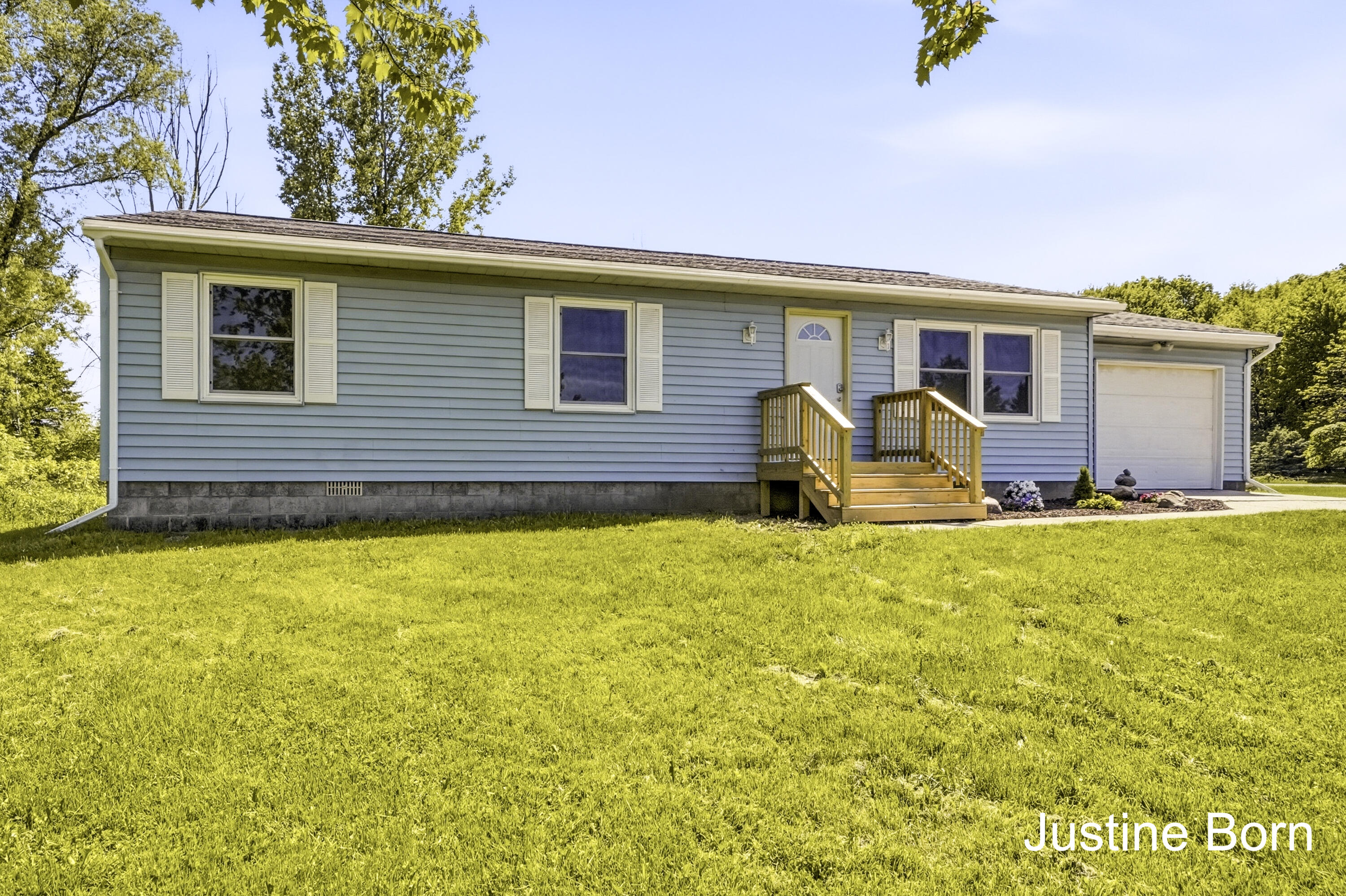 8620 11 Mile Road NE Rockford MI 49341