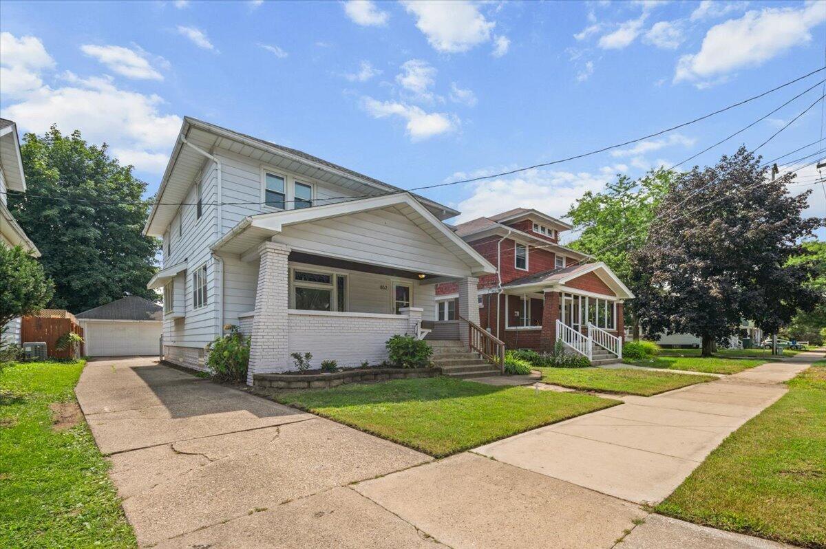 852 Richmond Street NW Grand Rapids MI 49504