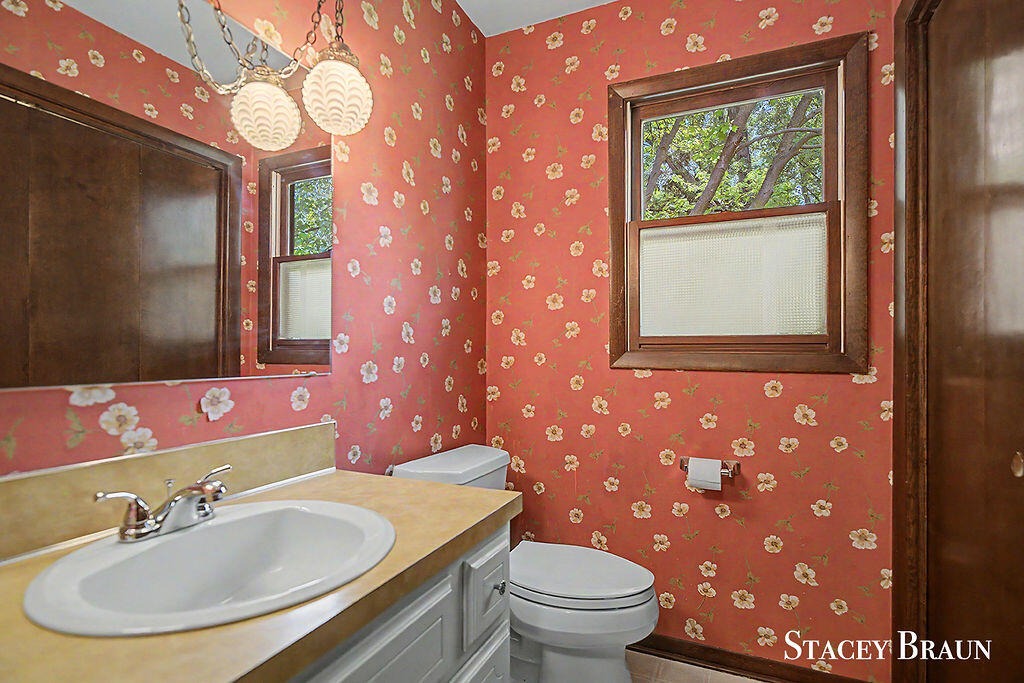 2136 Rolling Hills Drive SE Grand Rapids MI 49546