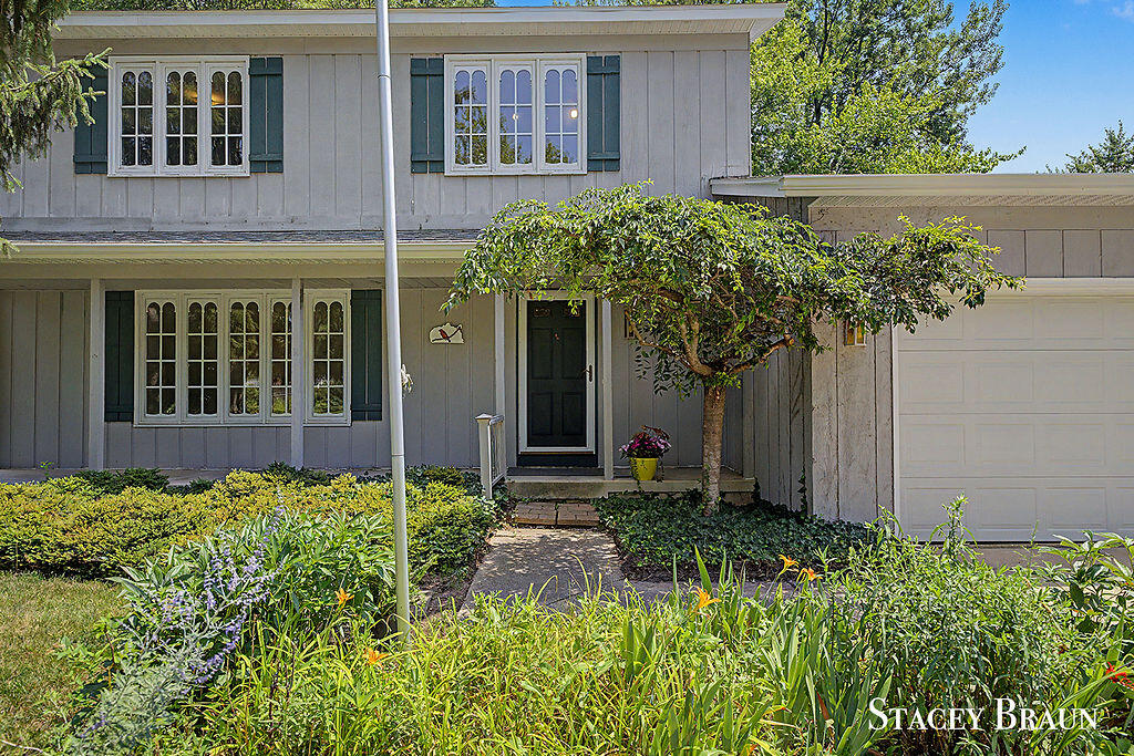 2136 Rolling Hills Drive SE Grand Rapids MI 49546