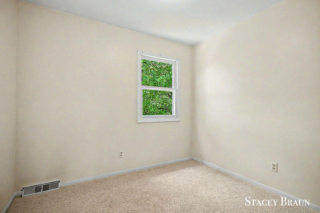 2136 Rolling Hills Drive SE Grand Rapids MI 49546