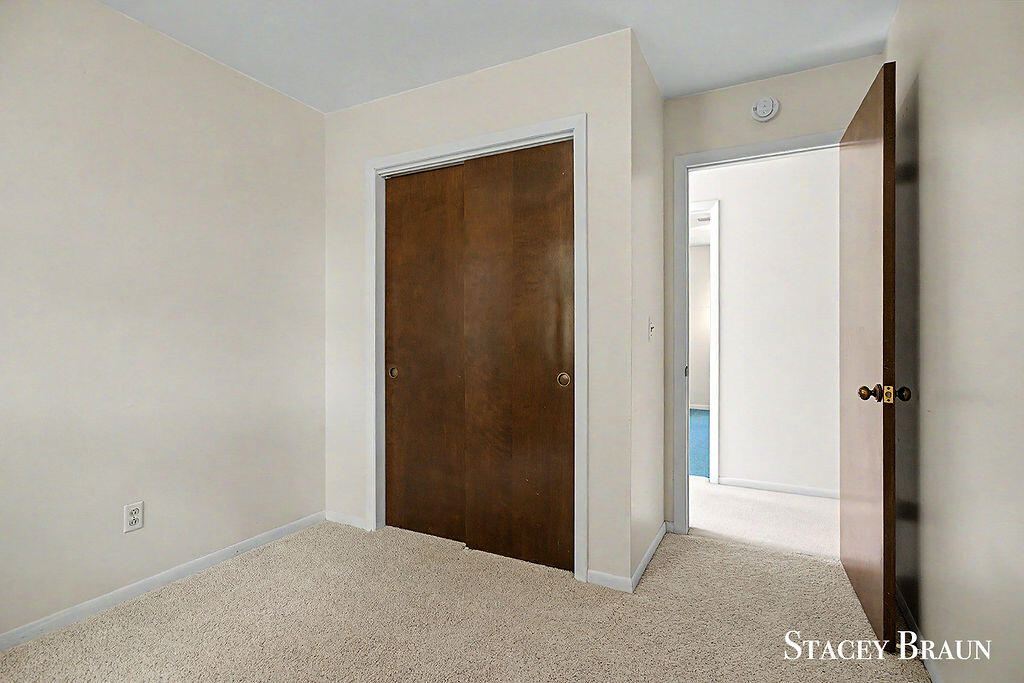 2136 Rolling Hills Drive SE Grand Rapids MI 49546