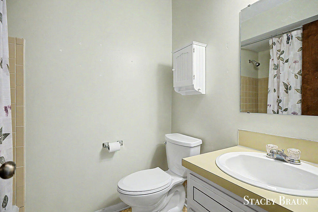 2136 Rolling Hills Drive SE Grand Rapids MI 49546