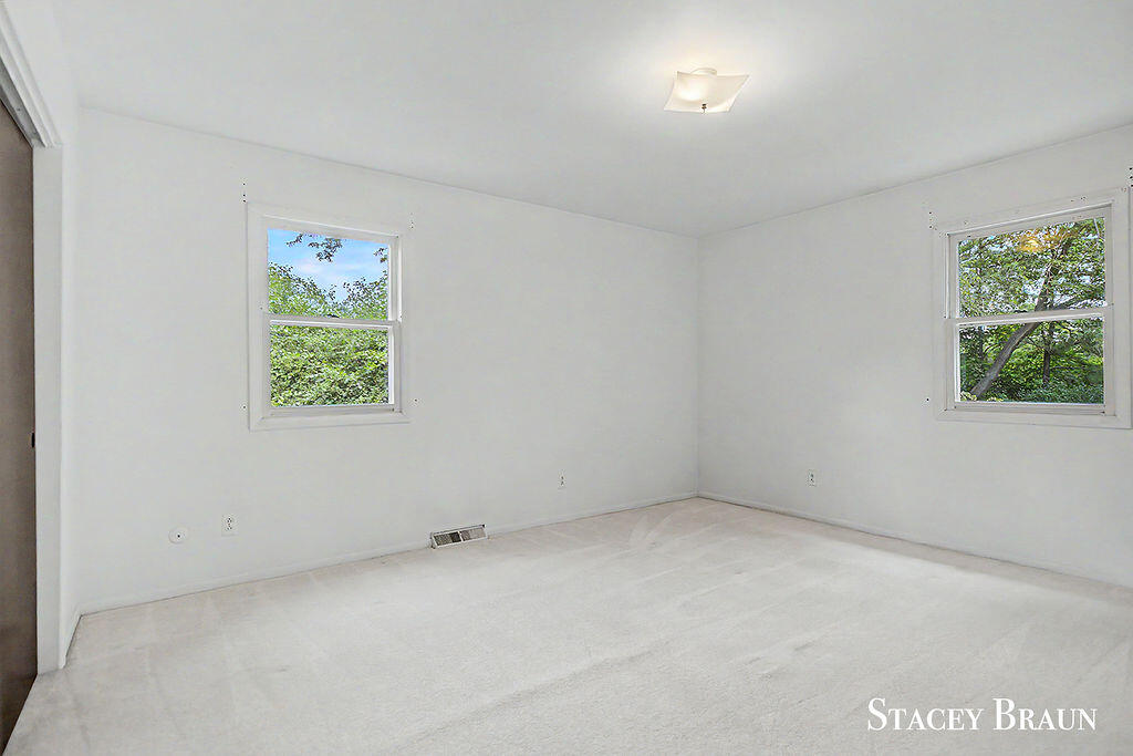 2136 Rolling Hills Drive SE Grand Rapids MI 49546