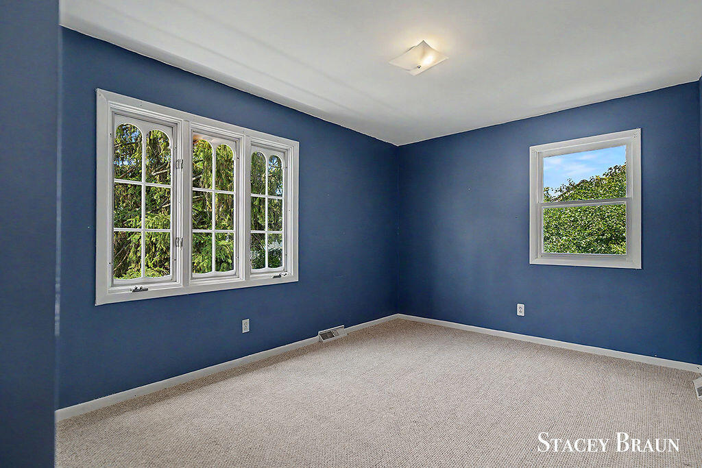 2136 Rolling Hills Drive SE Grand Rapids MI 49546
