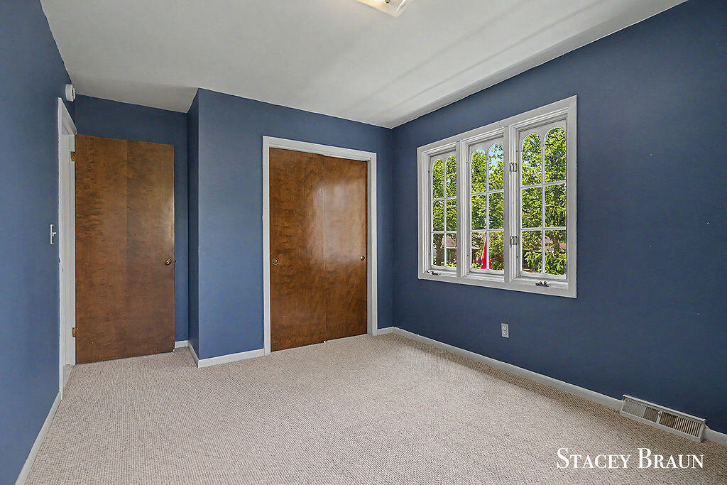 2136 Rolling Hills Drive SE Grand Rapids MI 49546