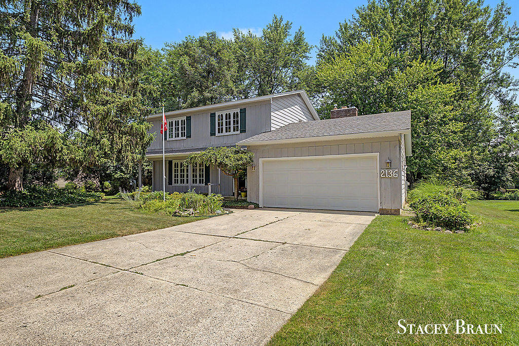 2136 Rolling Hills Drive SE Grand Rapids MI 49546