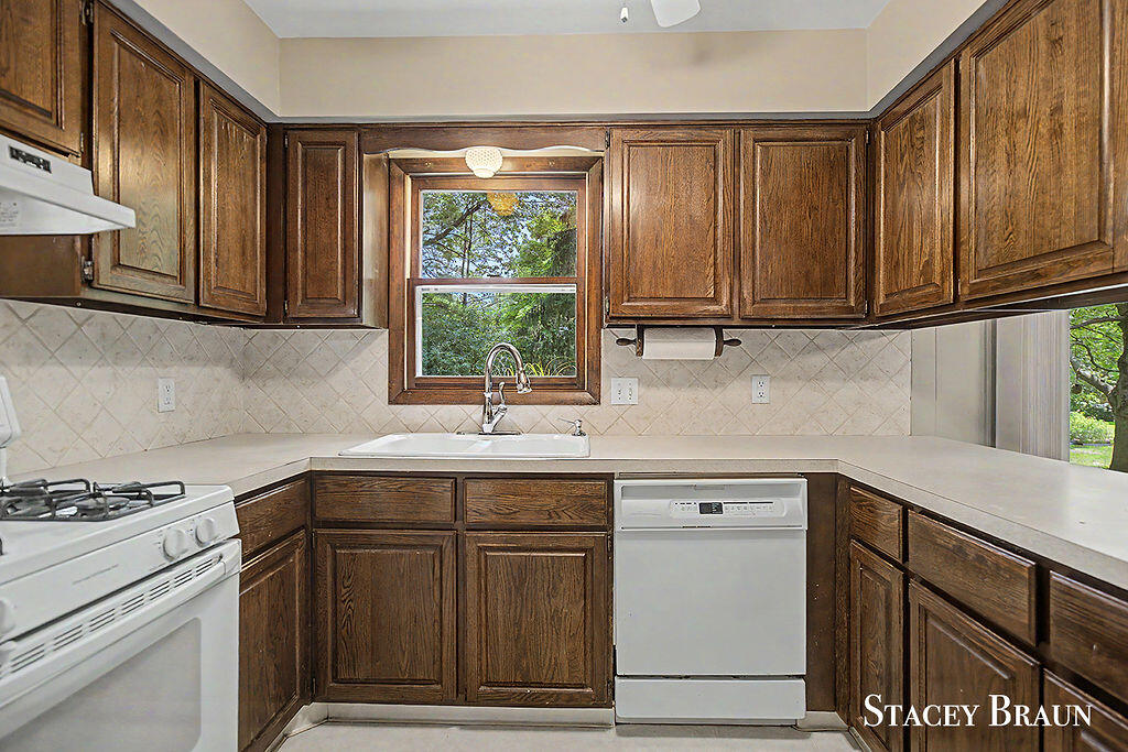 2136 Rolling Hills Drive SE Grand Rapids MI 49546
