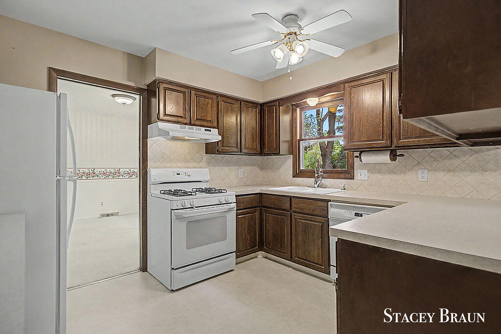 2136 Rolling Hills Drive SE Grand Rapids MI 49546