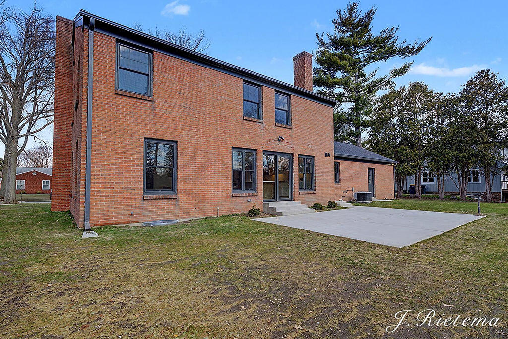 2150 Onekama Drive SE Grand Rapids MI 49506