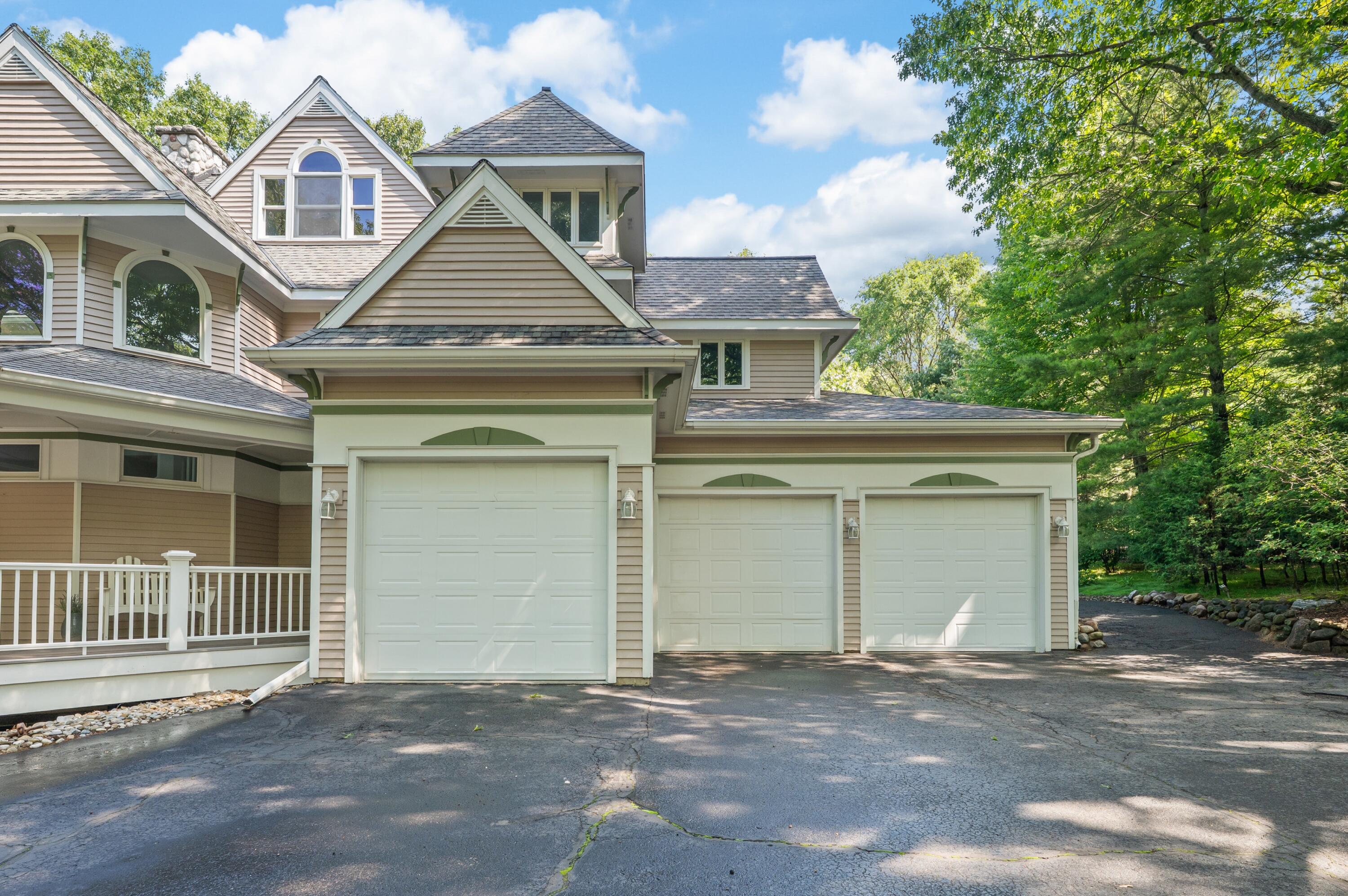 3003 Dunes Valley Path Stevensville MI 49127
