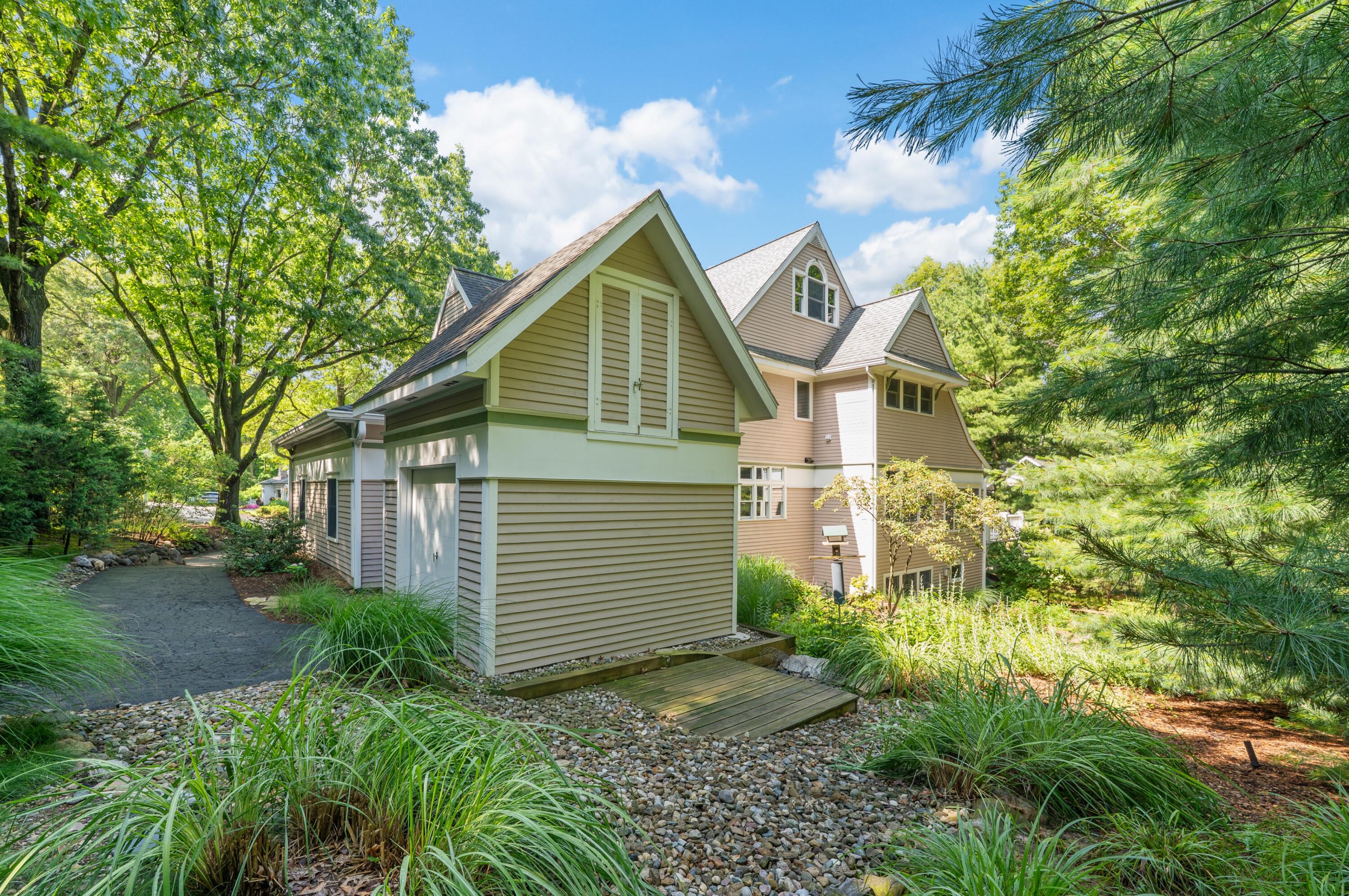 3003 Dunes Valley Path Stevensville MI 49127