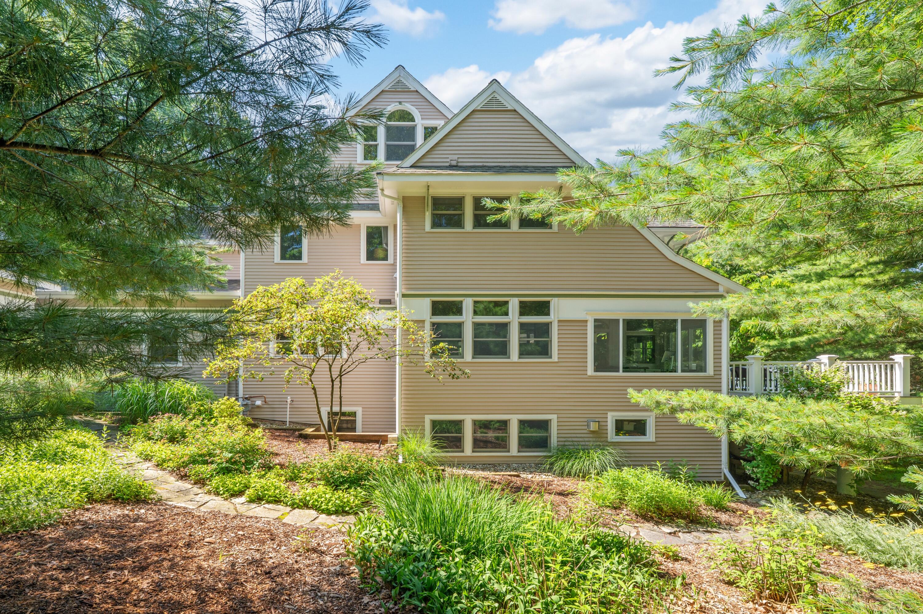 3003 Dunes Valley Path Stevensville MI 49127