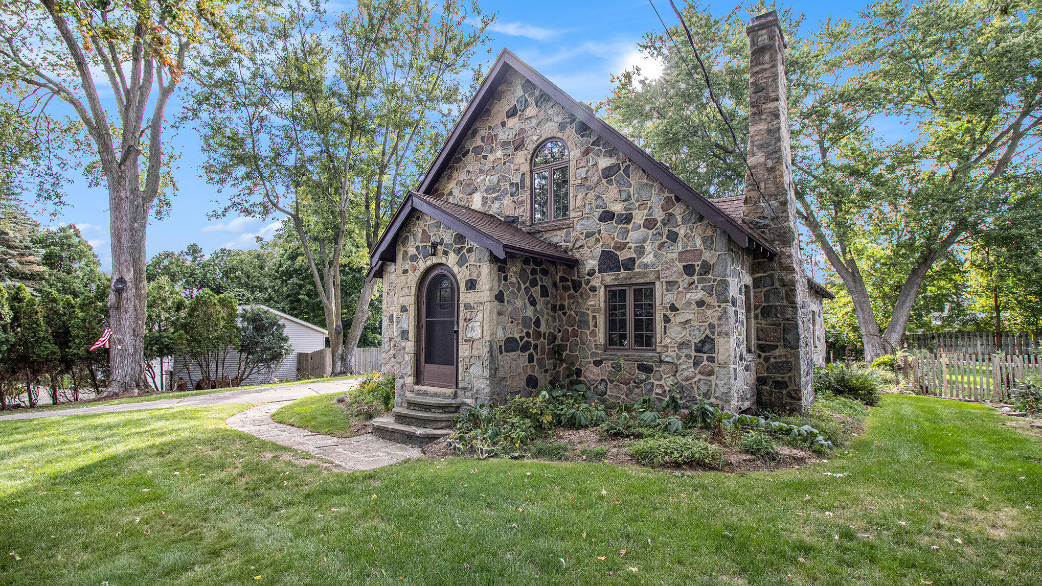 415 Charlotte Avenue NW Grand Rapids MI 49504