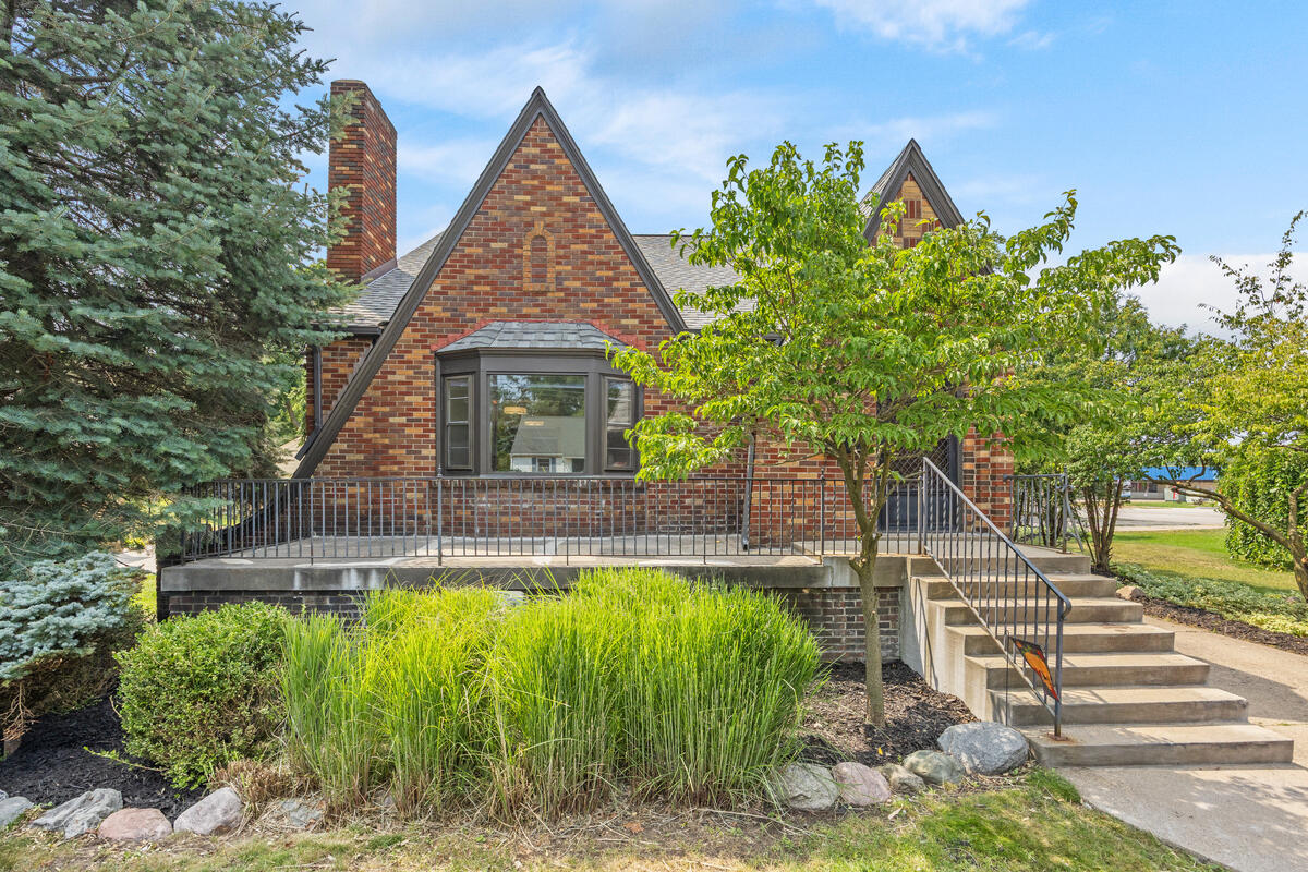 349 Baynton Avenue NE Grand Rapids MI 49503
