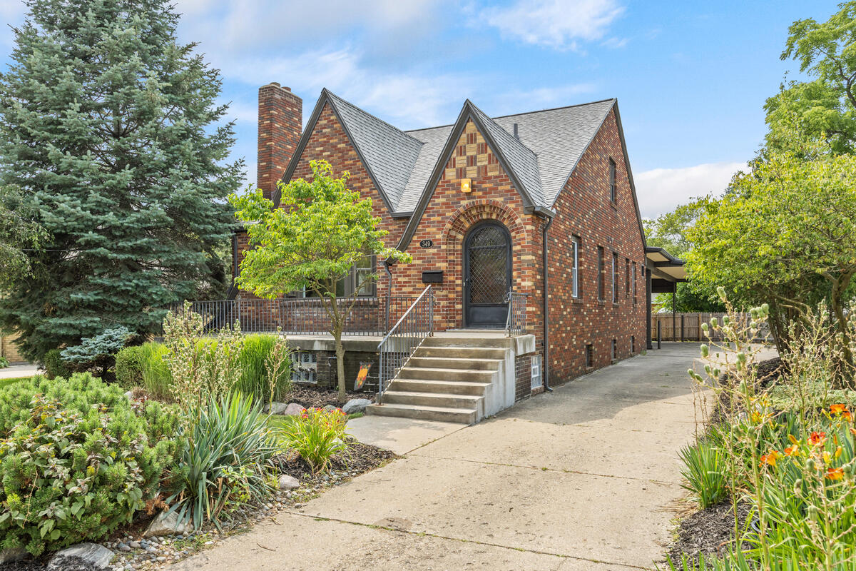 349 Baynton Avenue NE Grand Rapids MI 49503