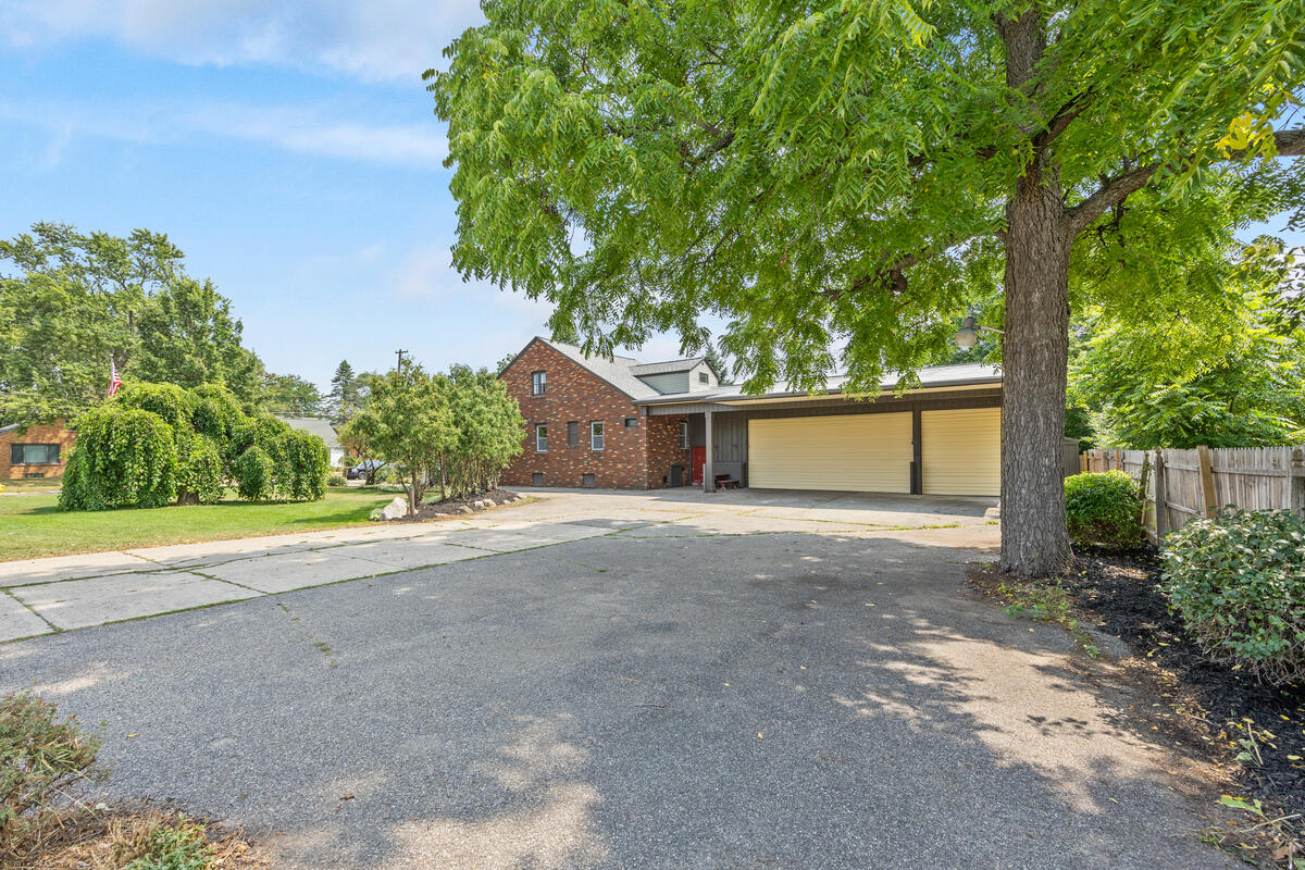 349 Baynton Avenue NE Grand Rapids MI 49503
