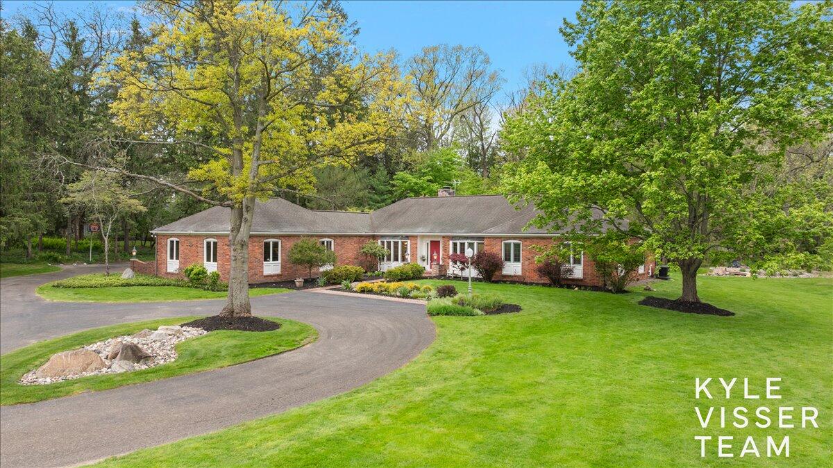 1585 River Oaks Drive SE Ada MI 49301