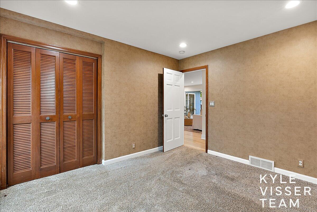 1585 River Oaks Drive SE Ada MI 49301