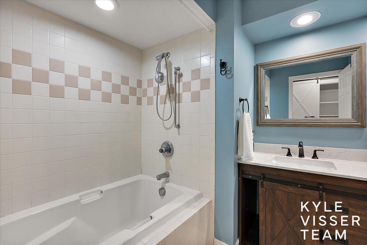 1585 River Oaks Drive SE Ada MI 49301