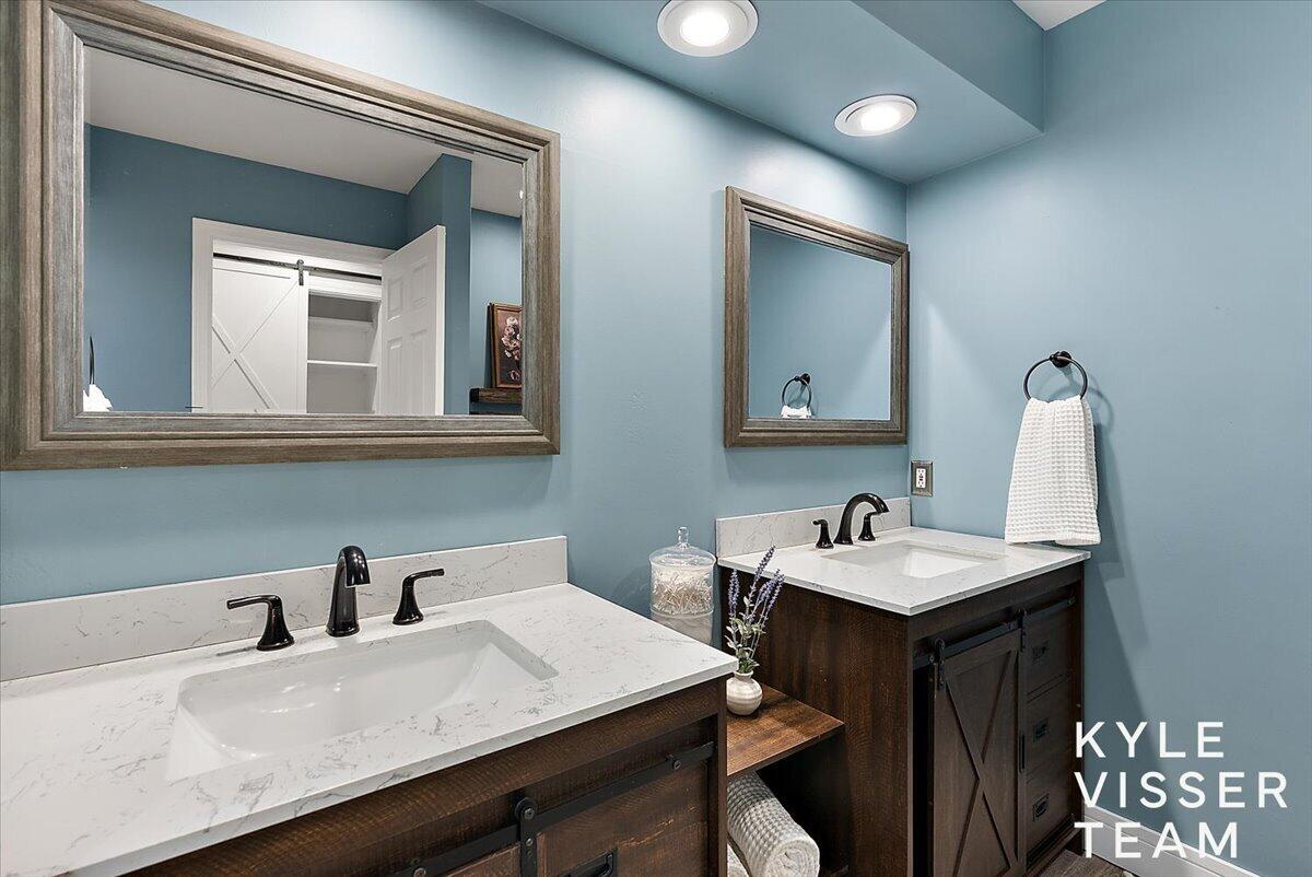 1585 River Oaks Drive SE Ada MI 49301