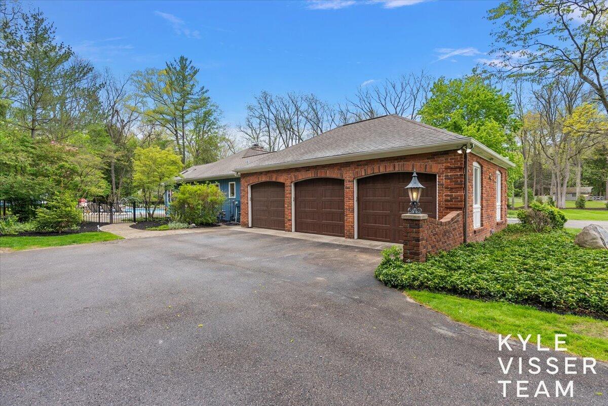 1585 River Oaks Drive SE Ada MI 49301