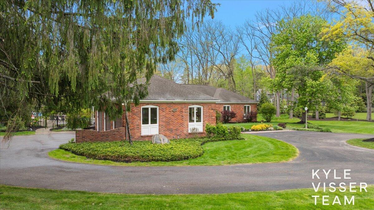 1585 River Oaks Drive SE Ada MI 49301